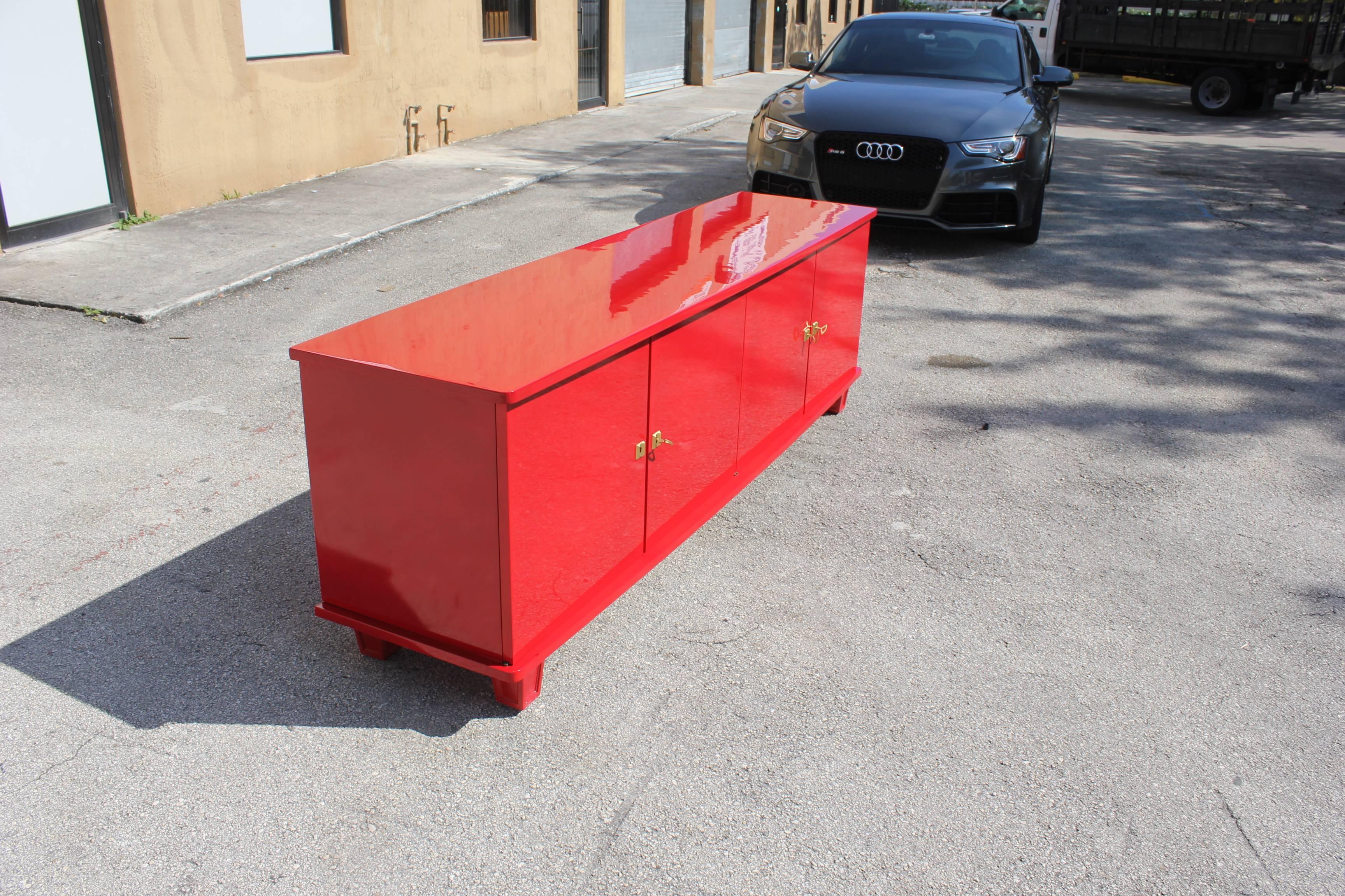 A French Art Deco / Art Modern red cherry lacquered buffet, sideboard or bar high gloss finish. Beautifully, circa 1940s. Newly lacquered inside and out, bar area all keys present.