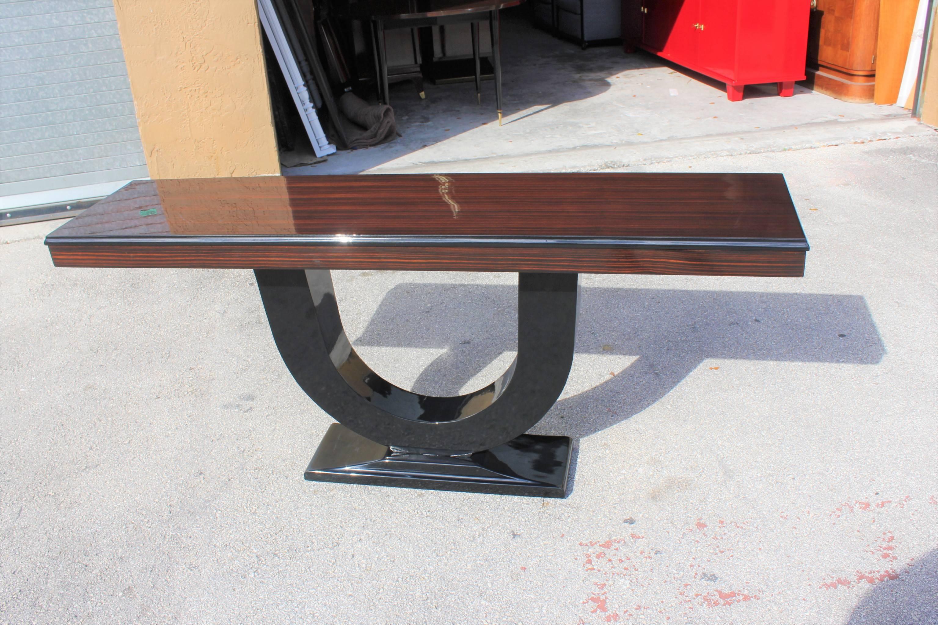 Spectacular Pair of Art Deco Exotic Macassar Ebony Console Tables, circa 1940s In Excellent Condition In Hialeah, FL