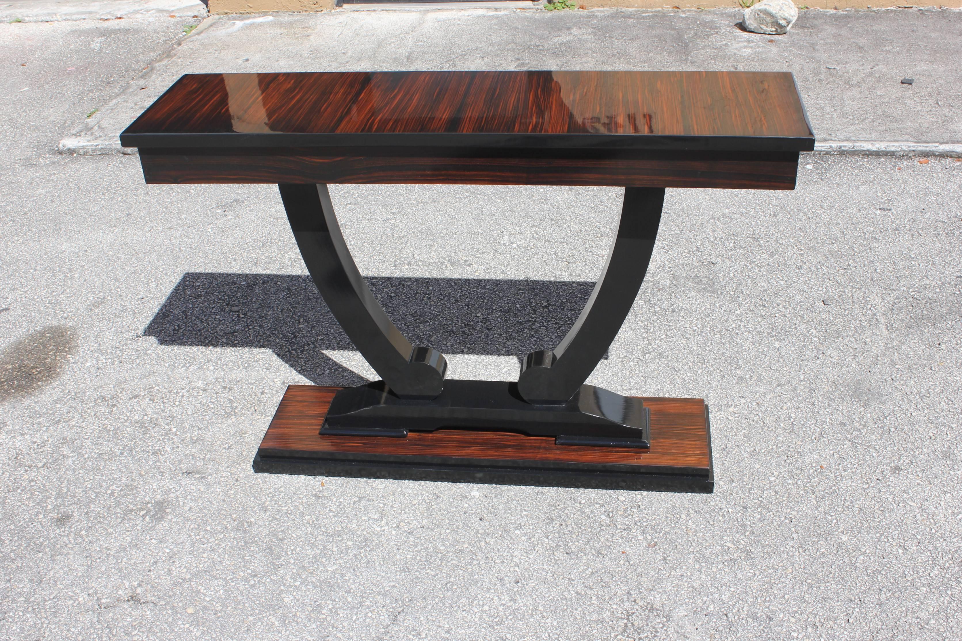 Spectacular Pair of French Art Deco Macassar Ebony Console Tables, circa 1940s 4