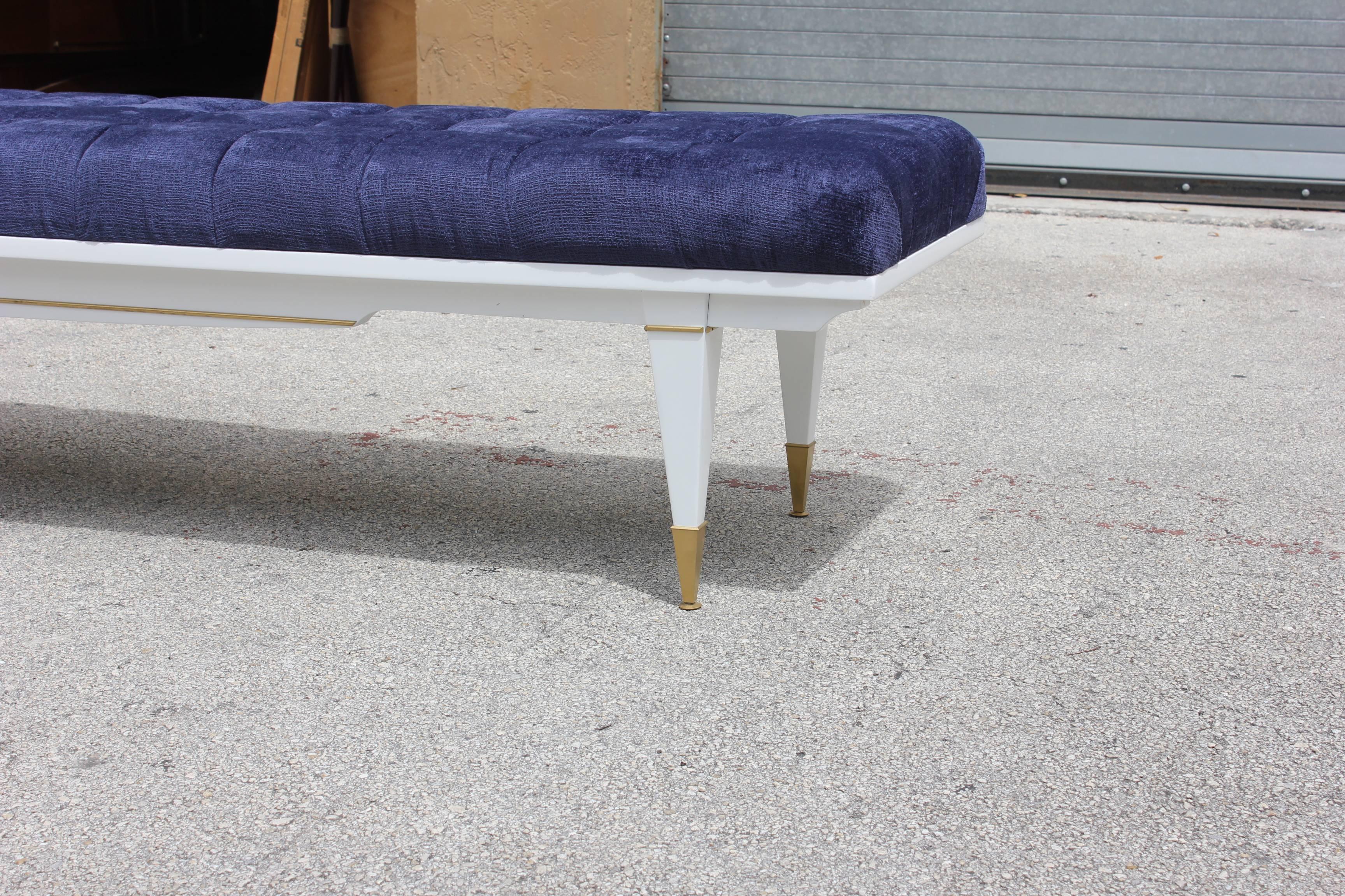 Mid-20th Century French Art Deco Snow White Lacquered Long Sitting Bench, circa 1940s