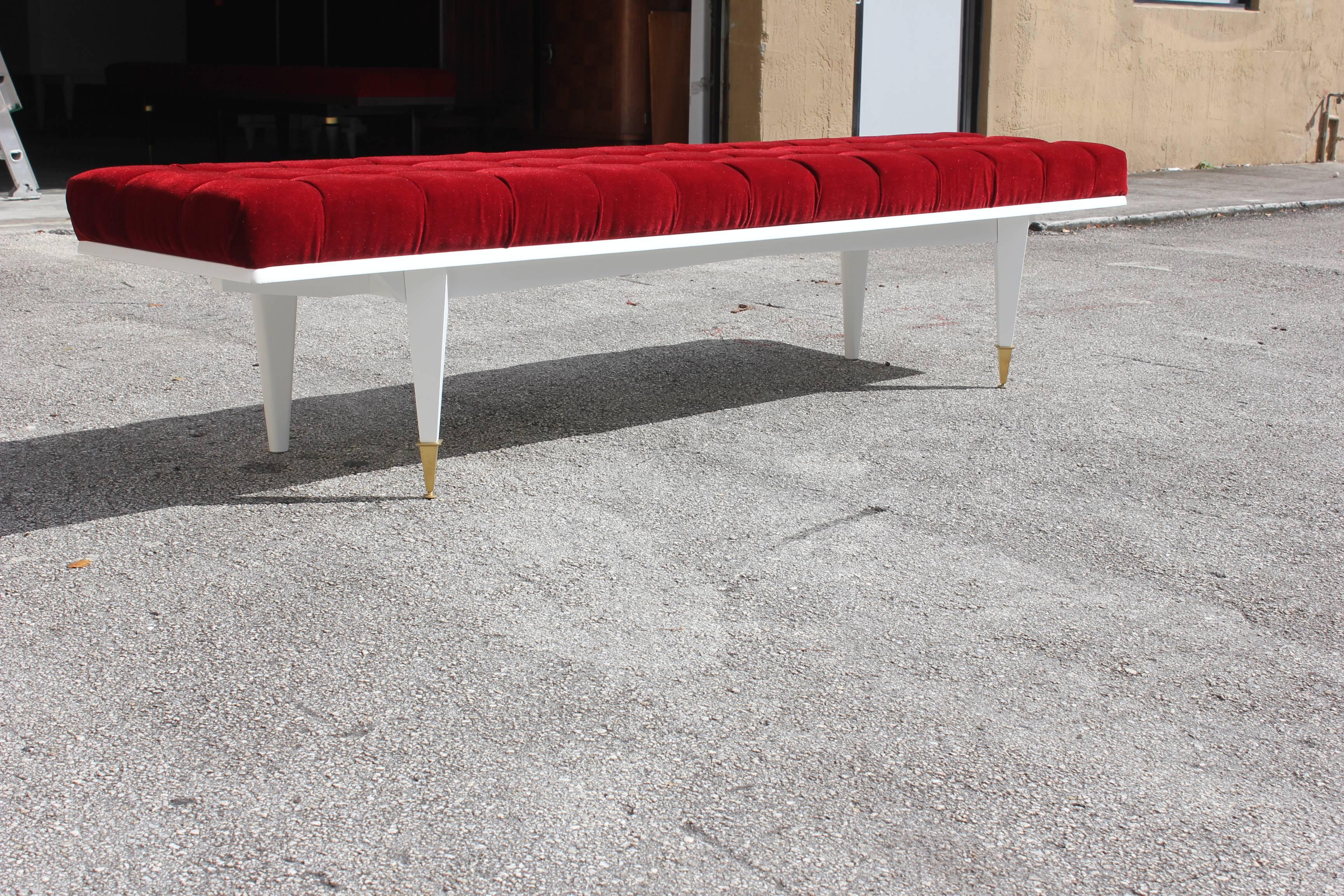 Mid-20th Century French Art Deco Snow White Lacquered Long Sitting Bench, circa 1940s For Sale