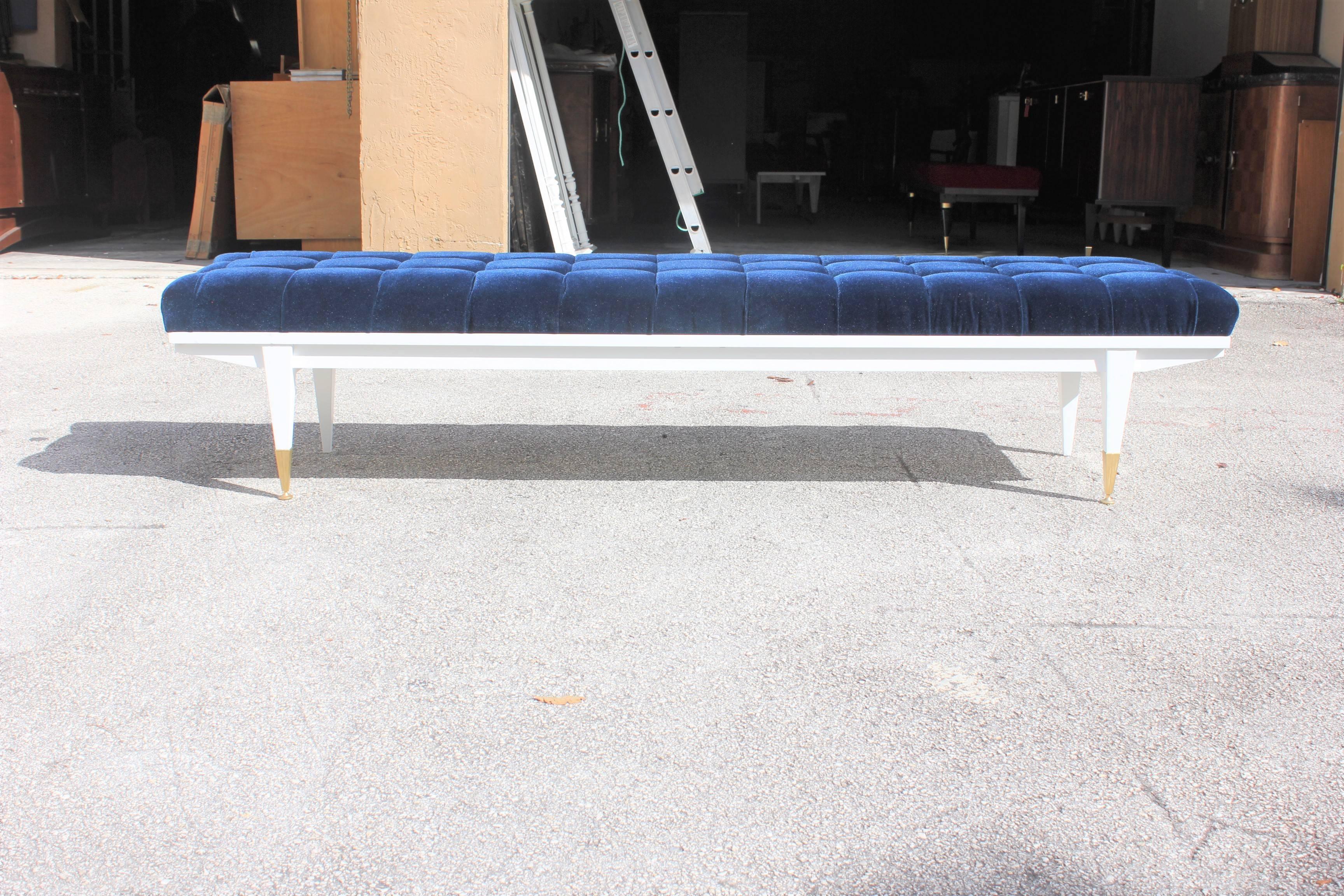 Beautiful French Art Deco Snow White Lacquered Long Sitting Bench, circa 1940s In Excellent Condition In Hialeah, FL