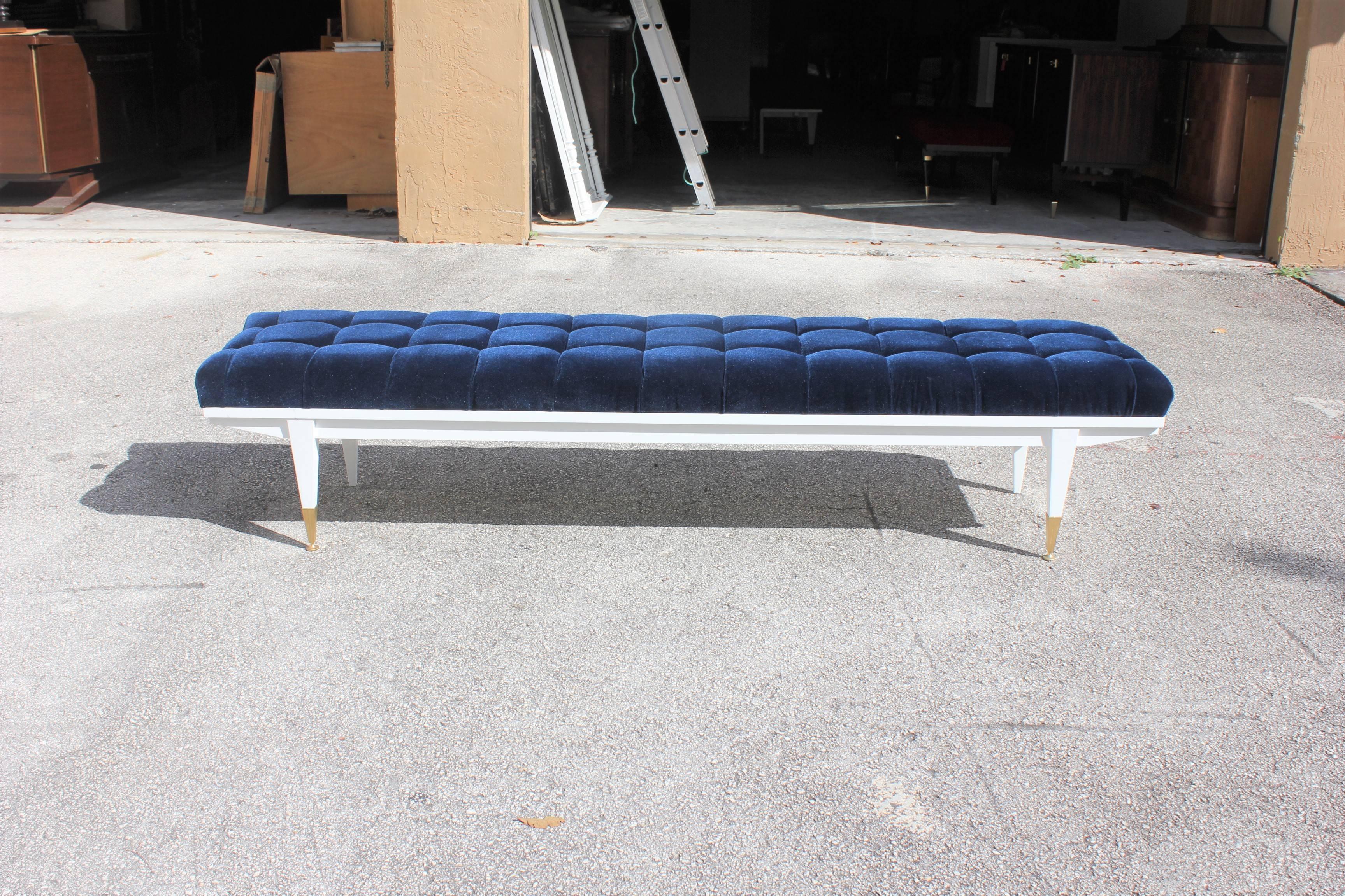 Beautiful French Art Deco Snow White Lacquered Long Sitting Bench, circa 1940s 3