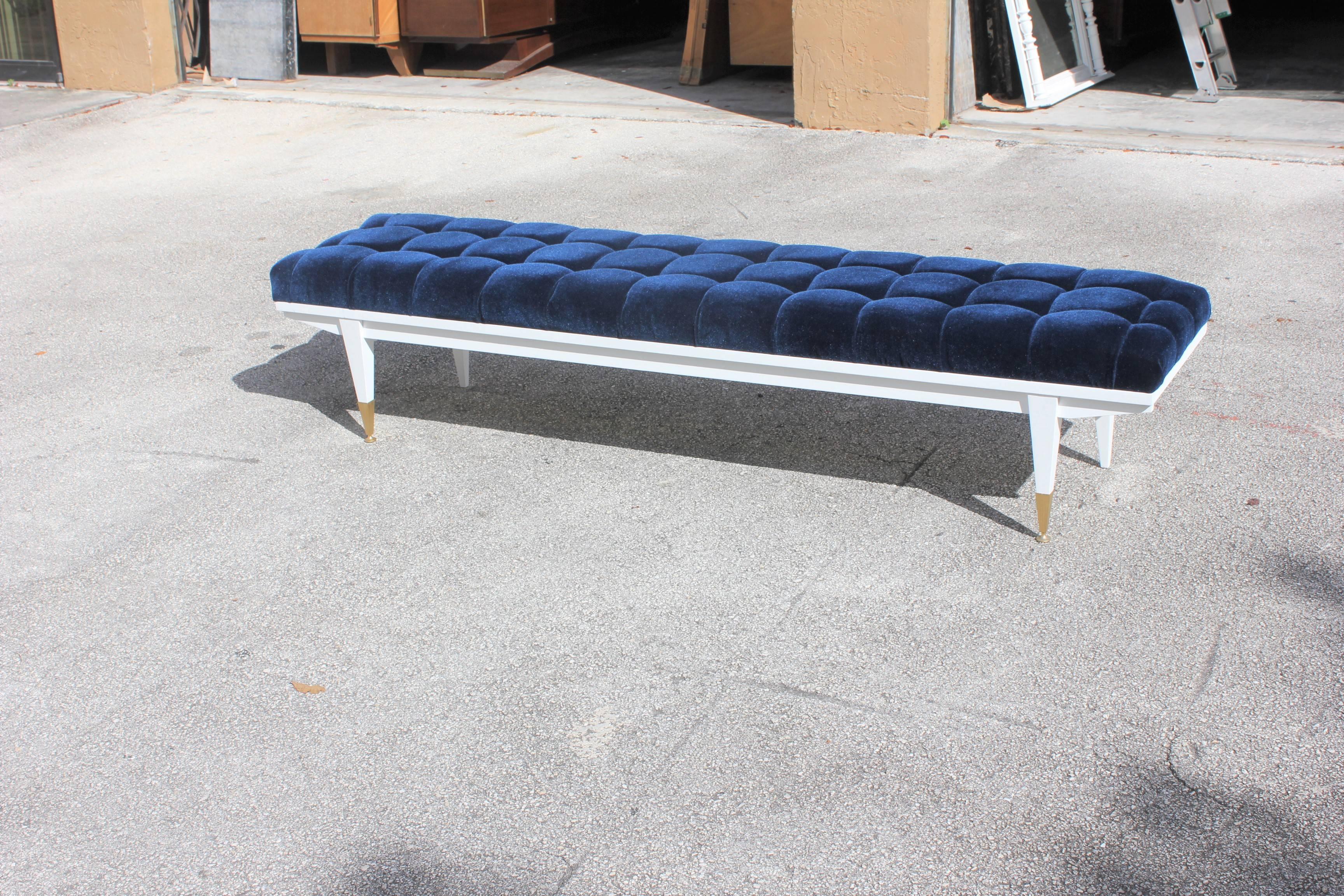 Beautiful French Art Deco Snow White Lacquered Long Sitting Bench, circa 1940s 4