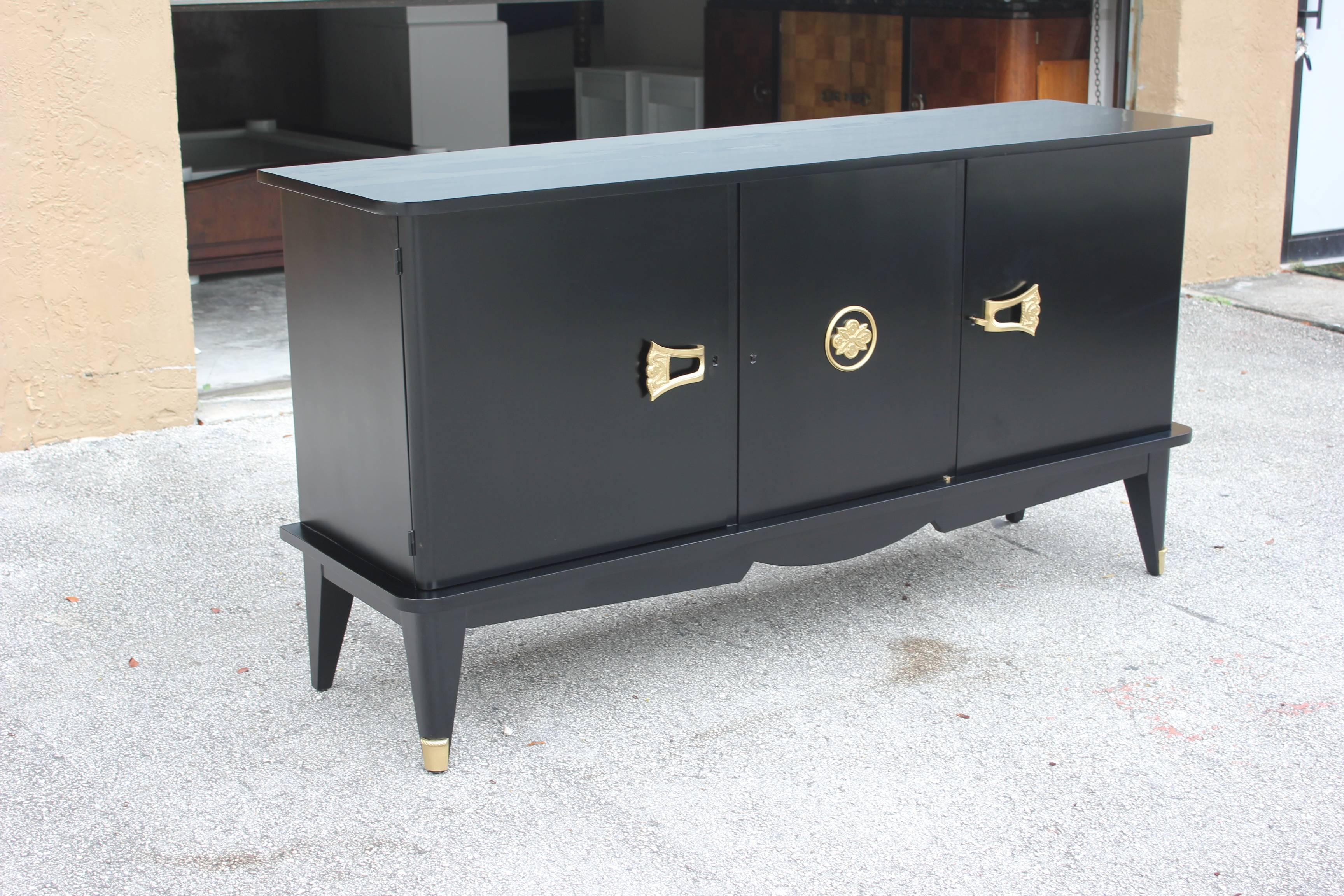 Beautiful French Art Deco Ebonized Sideboard or Buffet, 1940s In Excellent Condition In Hialeah, FL