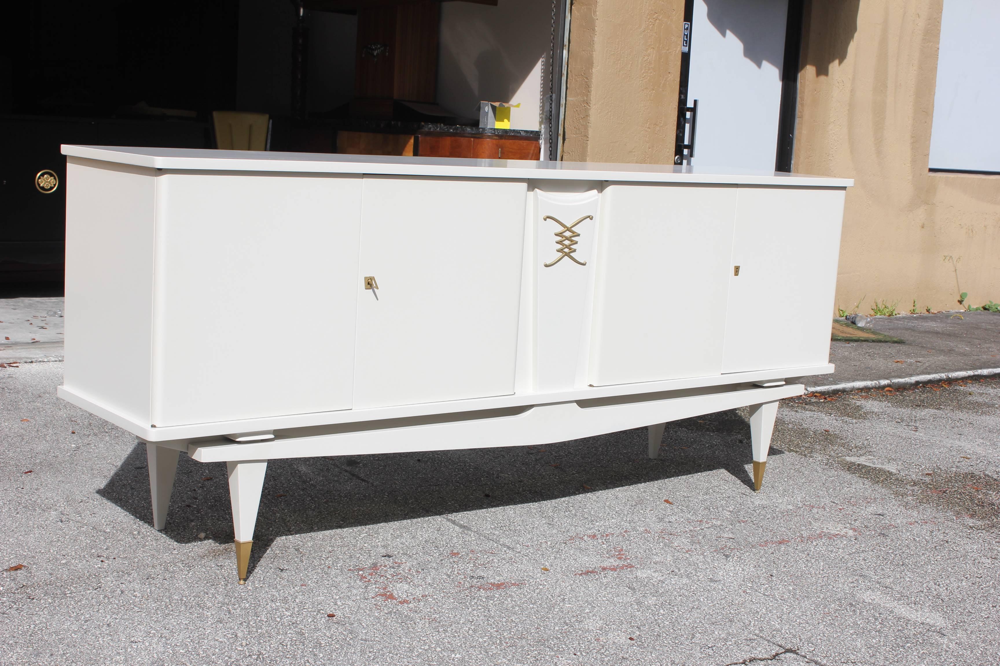 French Art Deco Mother-of-Pearl Detail/Finish Sideboard/Buffet, circa 1940s In Excellent Condition In Hialeah, FL