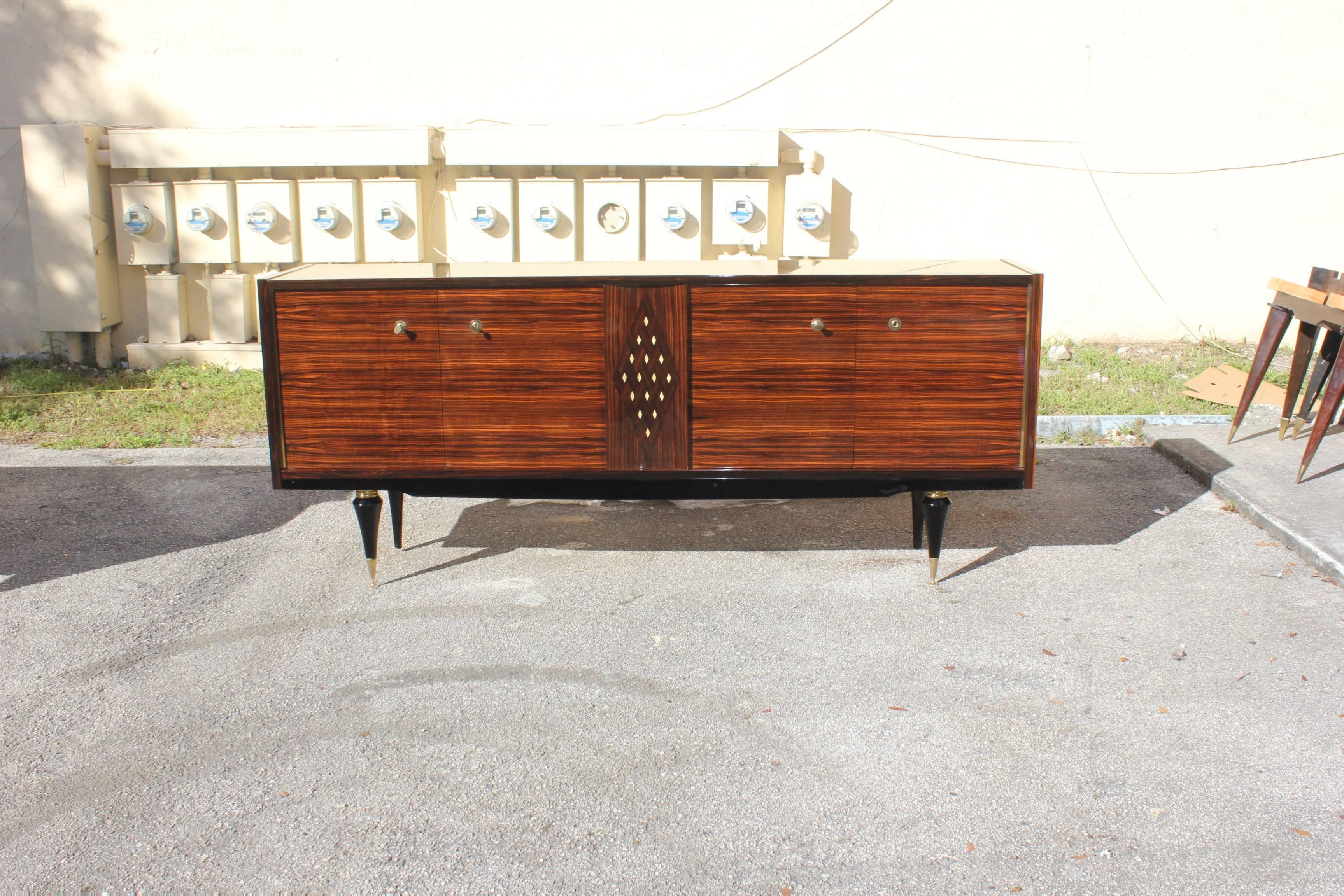 French Art Deco Macassar Sideboard with Diamond Mother-of-Pearl Center In Excellent Condition In Hialeah, FL