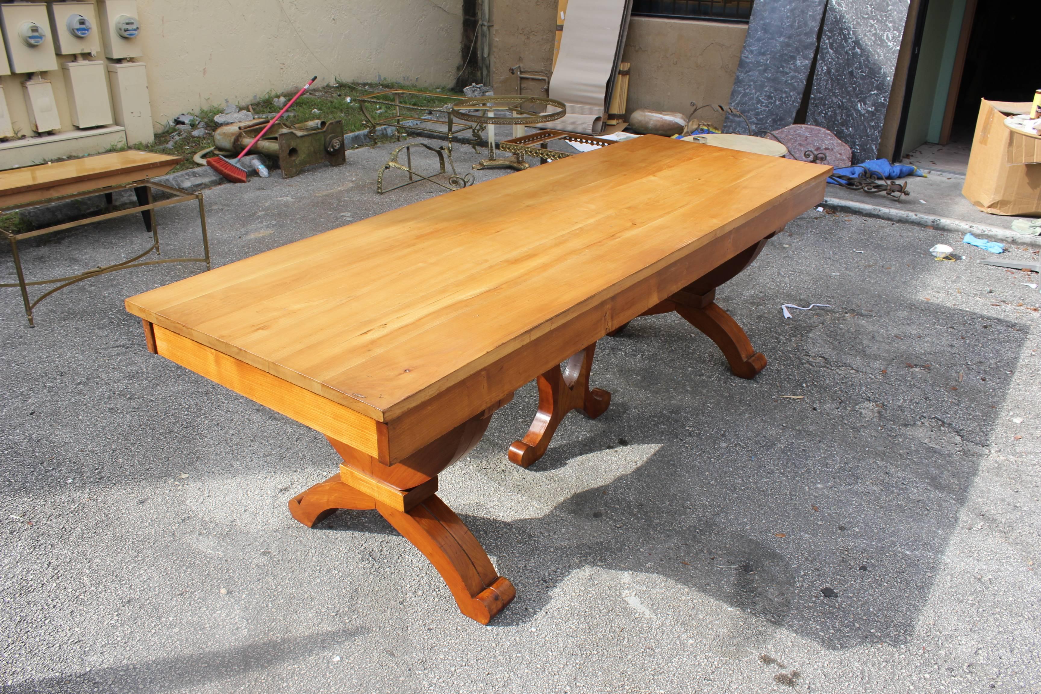 Monumental French Art Deco Solid Sycamore Dining Table Tulip Base, 1940s In Excellent Condition In Hialeah, FL