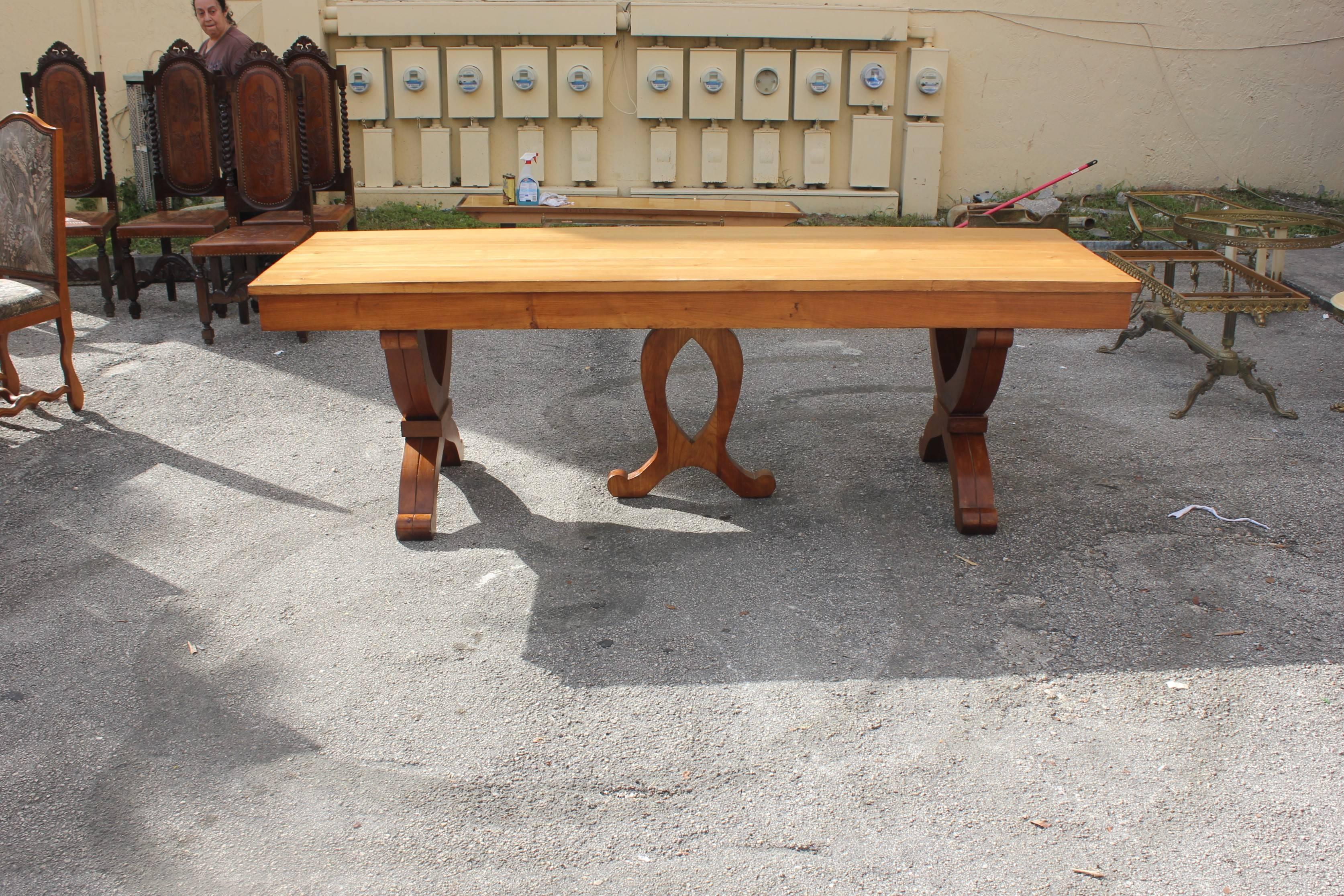 Mid-20th Century Monumental French Art Deco Solid Sycamore Dining Table Tulip Base, 1940s