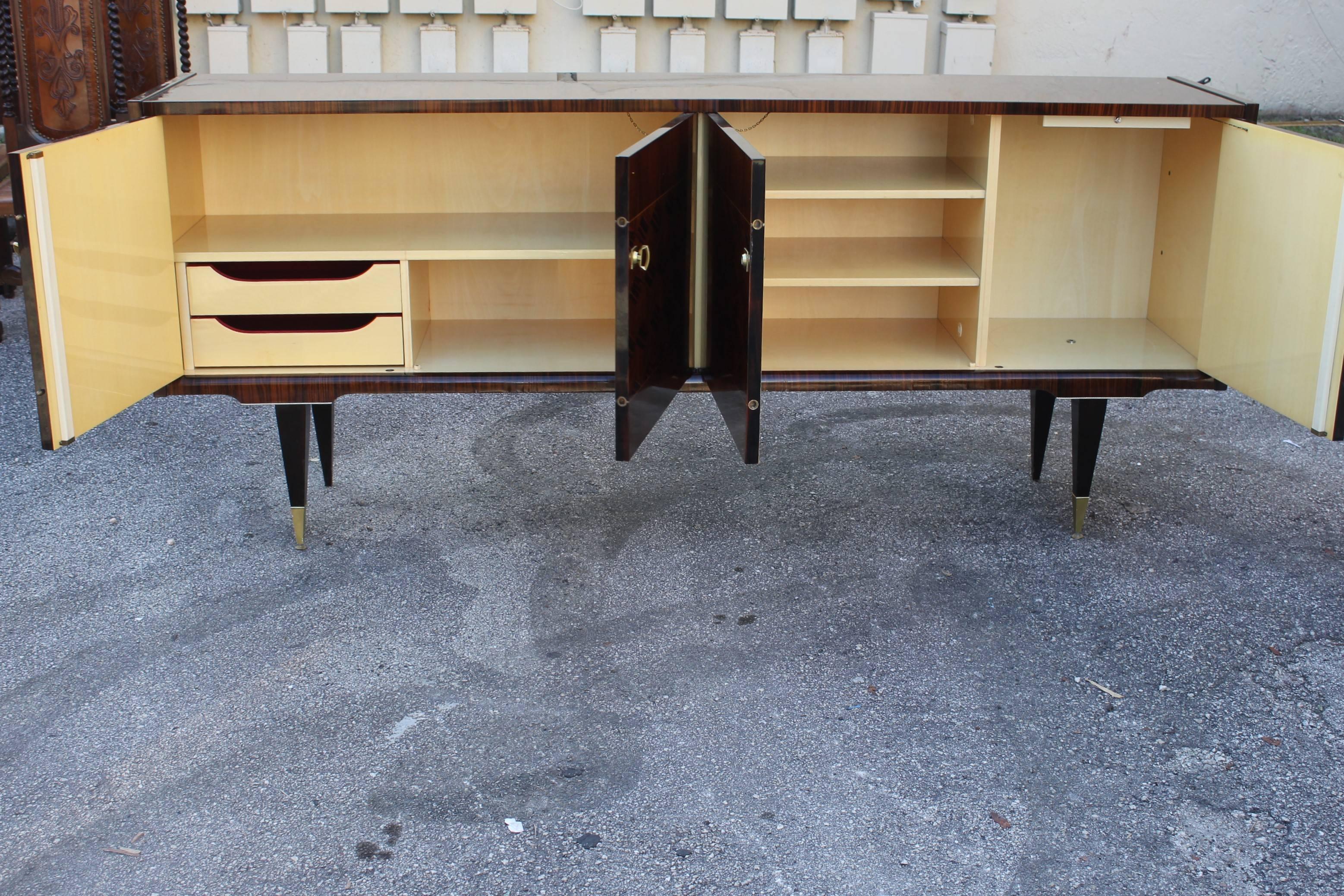 French Art Deco Exotic Macassar Marquetry Sideboard / Buffet / Bar, circa 1940s In Excellent Condition In Hialeah, FL