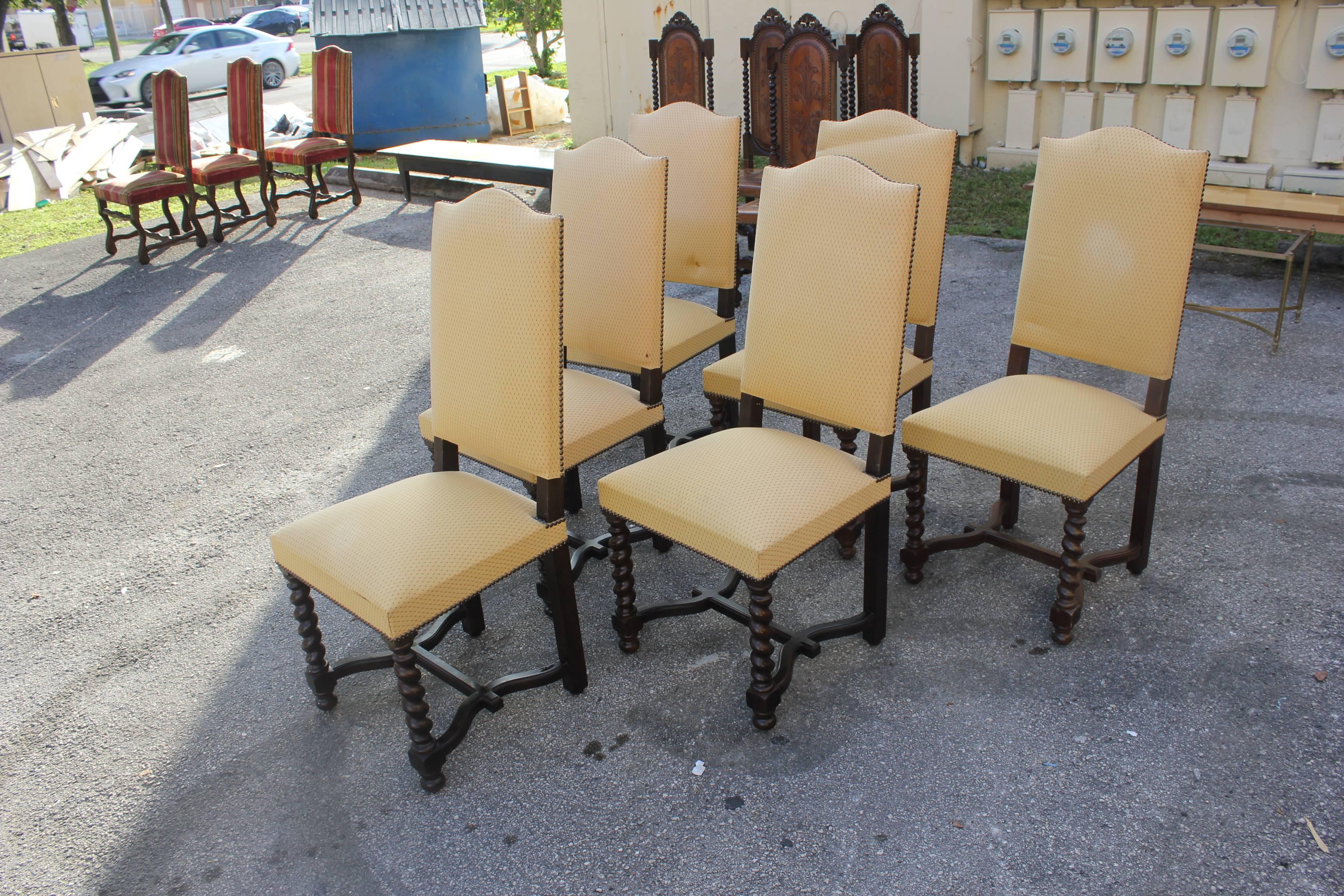 Set of Six Louis XIII Style Barley Twist Solid Walnut Dining Chairs, 1880s In Excellent Condition In Hialeah, FL