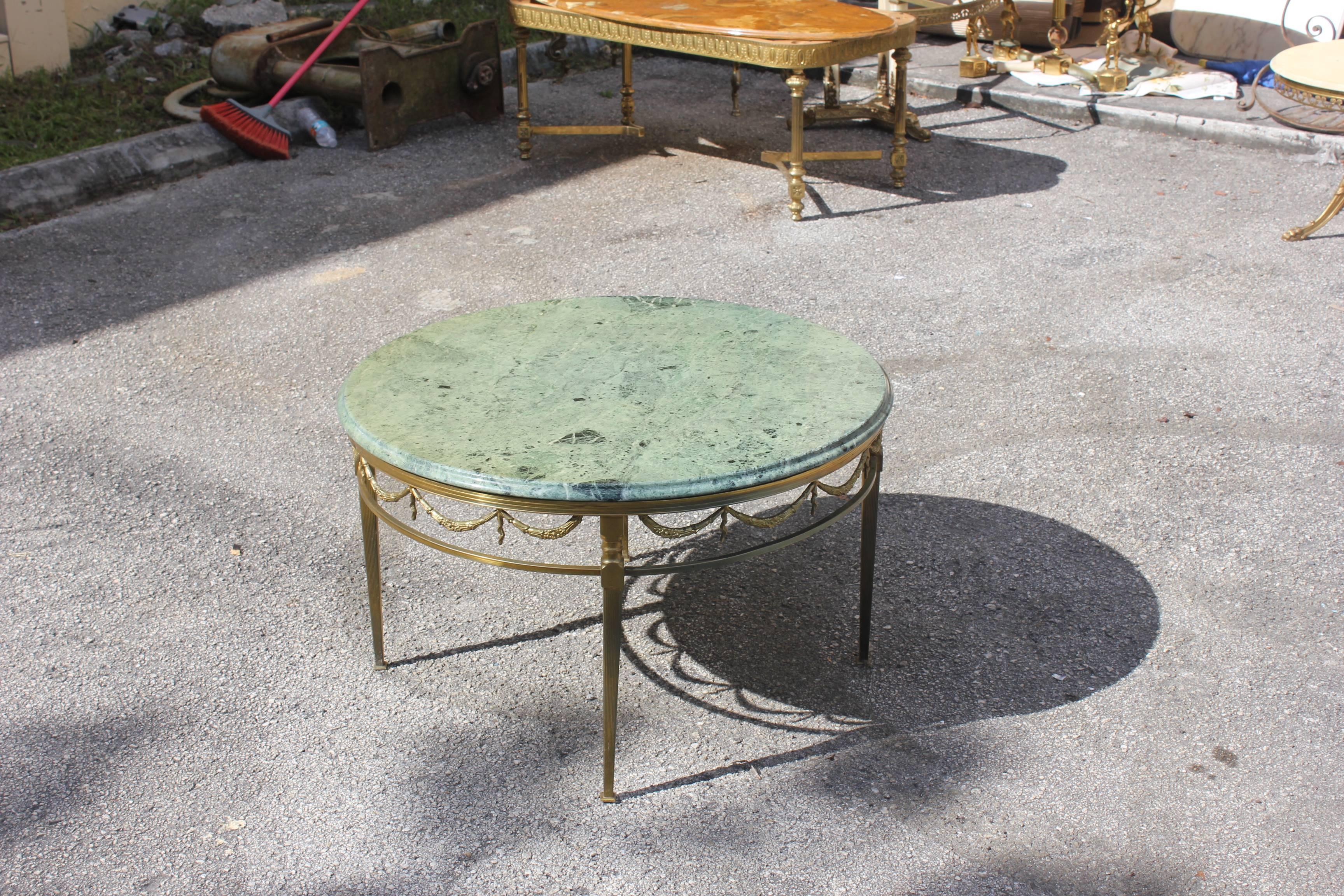 Beautiful Maison Jansen round coffee or cocktail table bronze with green color marble top circa 1940s. Dimensions: 18.5