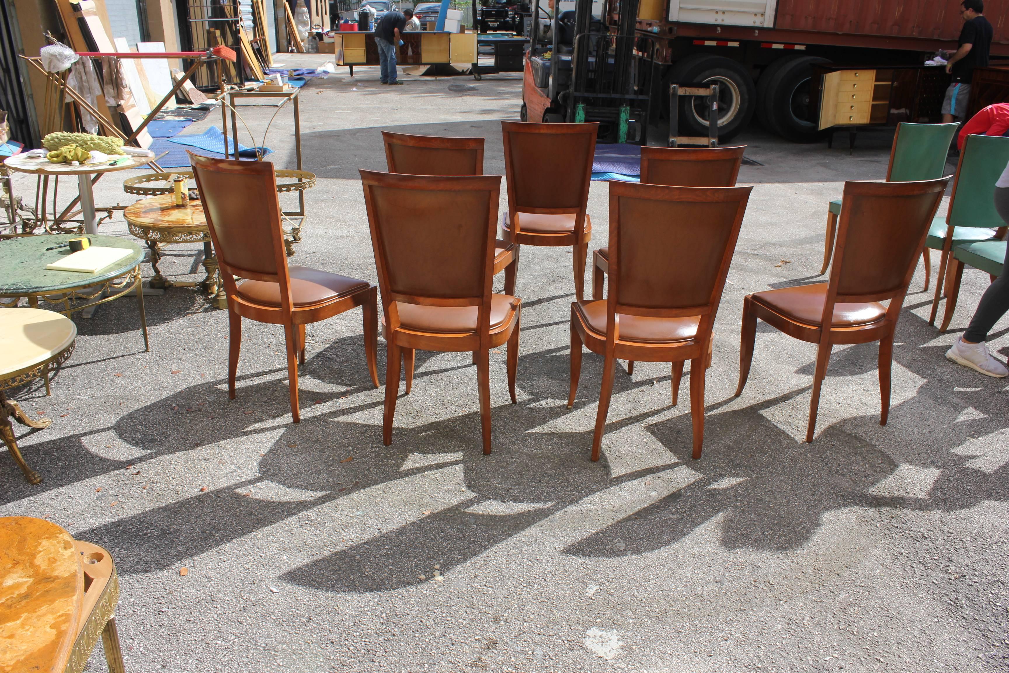 Classic Set of Seven French Art Deco Solid Mahogany Dining Chairs, circa 1940s In Excellent Condition In Hialeah, FL