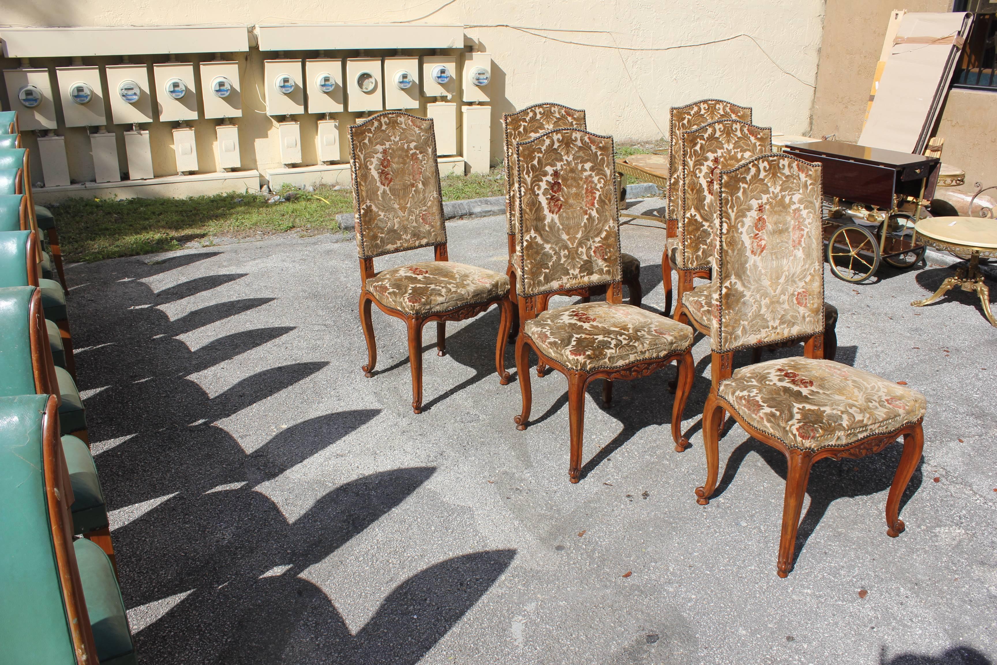 Fine Set of Six French Louis XV Solid Walnut Dining Chairs, circa 19th Century In Excellent Condition In Hialeah, FL