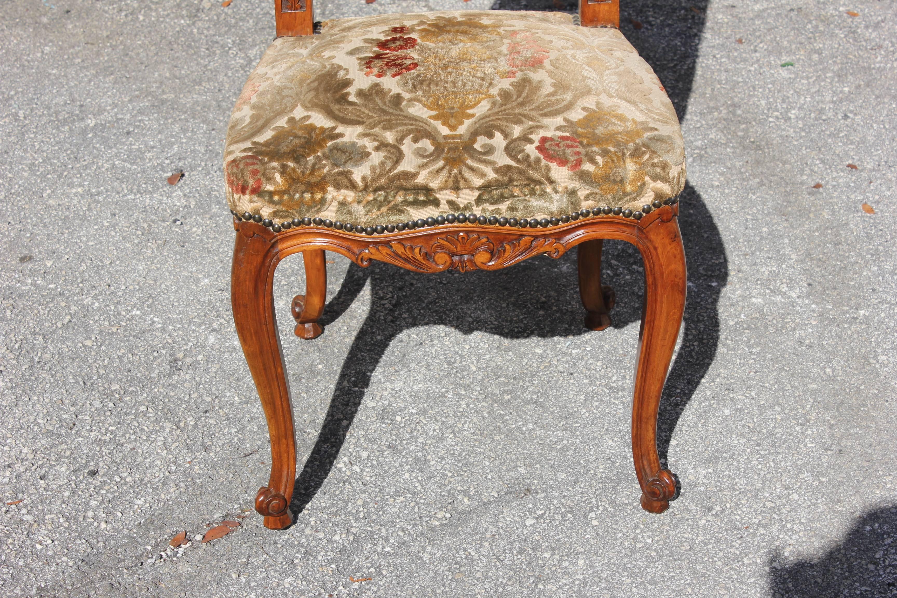 Fine Set of Six French Louis XV Solid Walnut Dining Chairs, circa 19th Century 4