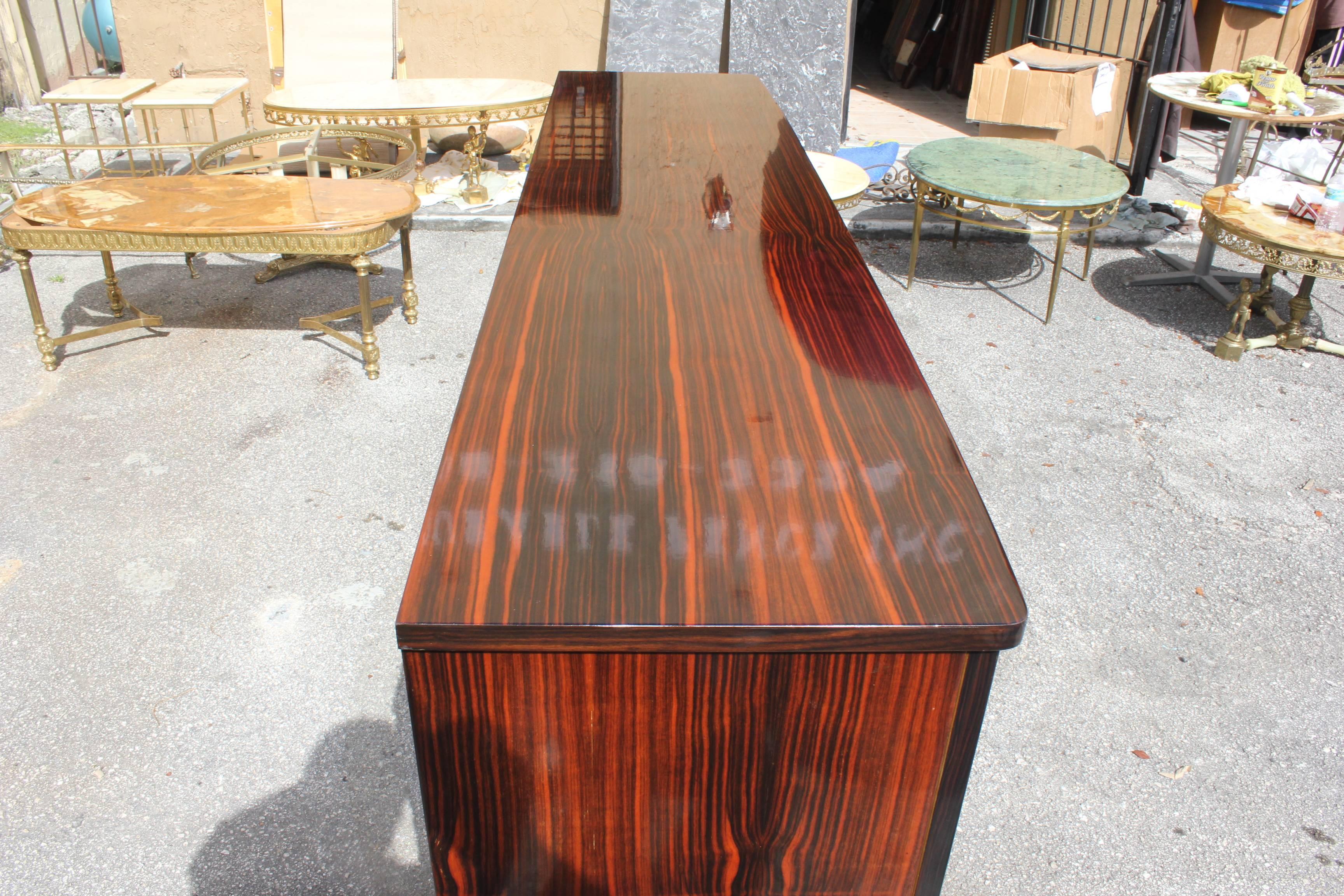 French Art Deco Exotic Macassar Ebony Sideboard/Credenza/Bar, circa 1940s In Excellent Condition In Hialeah, FL