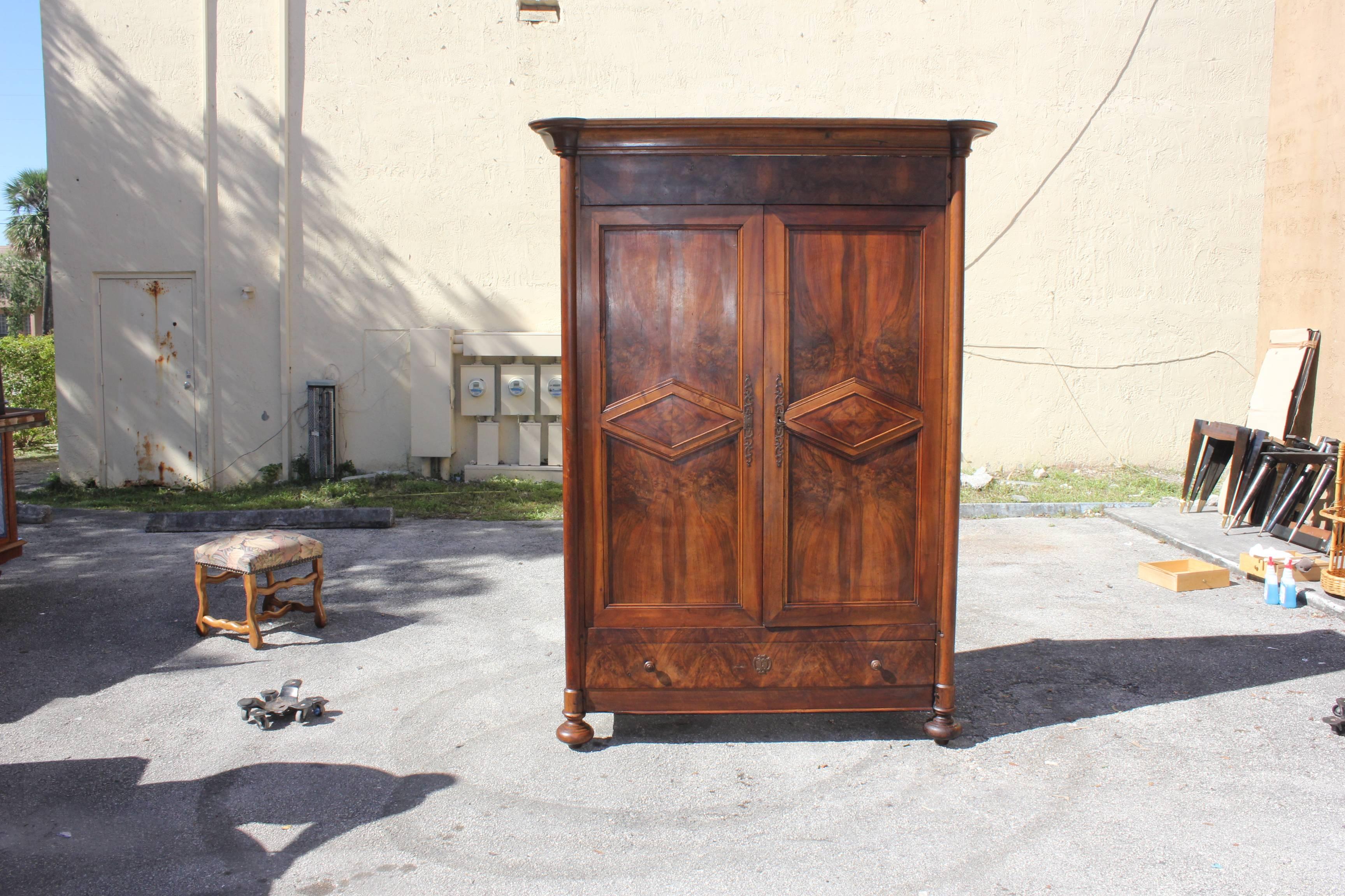 19th Century French Louis Philippe Walnut Period Chateau Armoires, 1850s In Good Condition In Hialeah, FL
