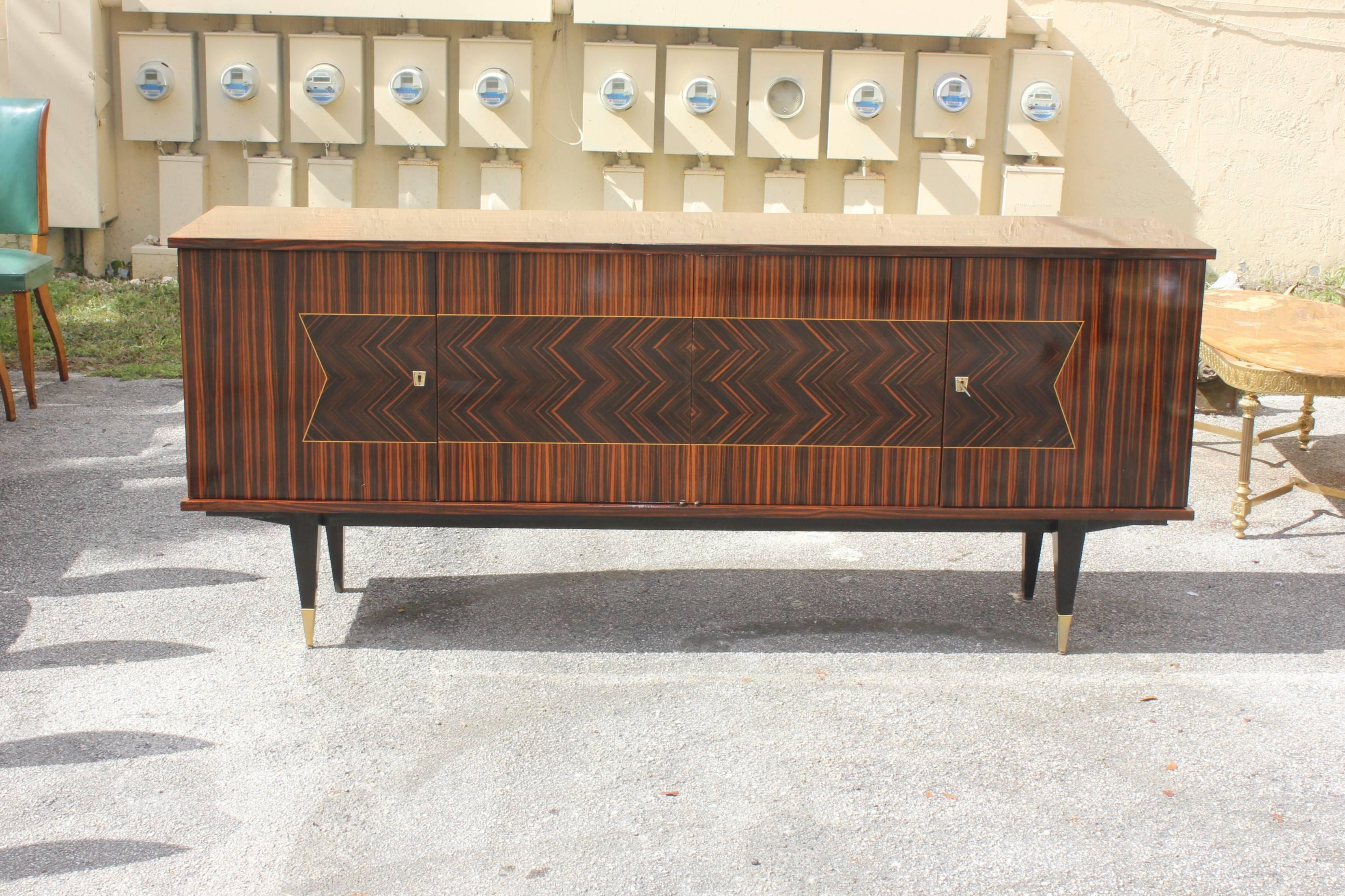 French Art Deco exotic Macassar ebony Zig Zag sideboard or buffet in perfect condition, circa 1940. Please note these buffets can be taken apart to accommodate elevator needs if necessary , WE TRAVELED TO BUY ALL OUR PIECES IN FRANCE .WE BOUGHT THIS