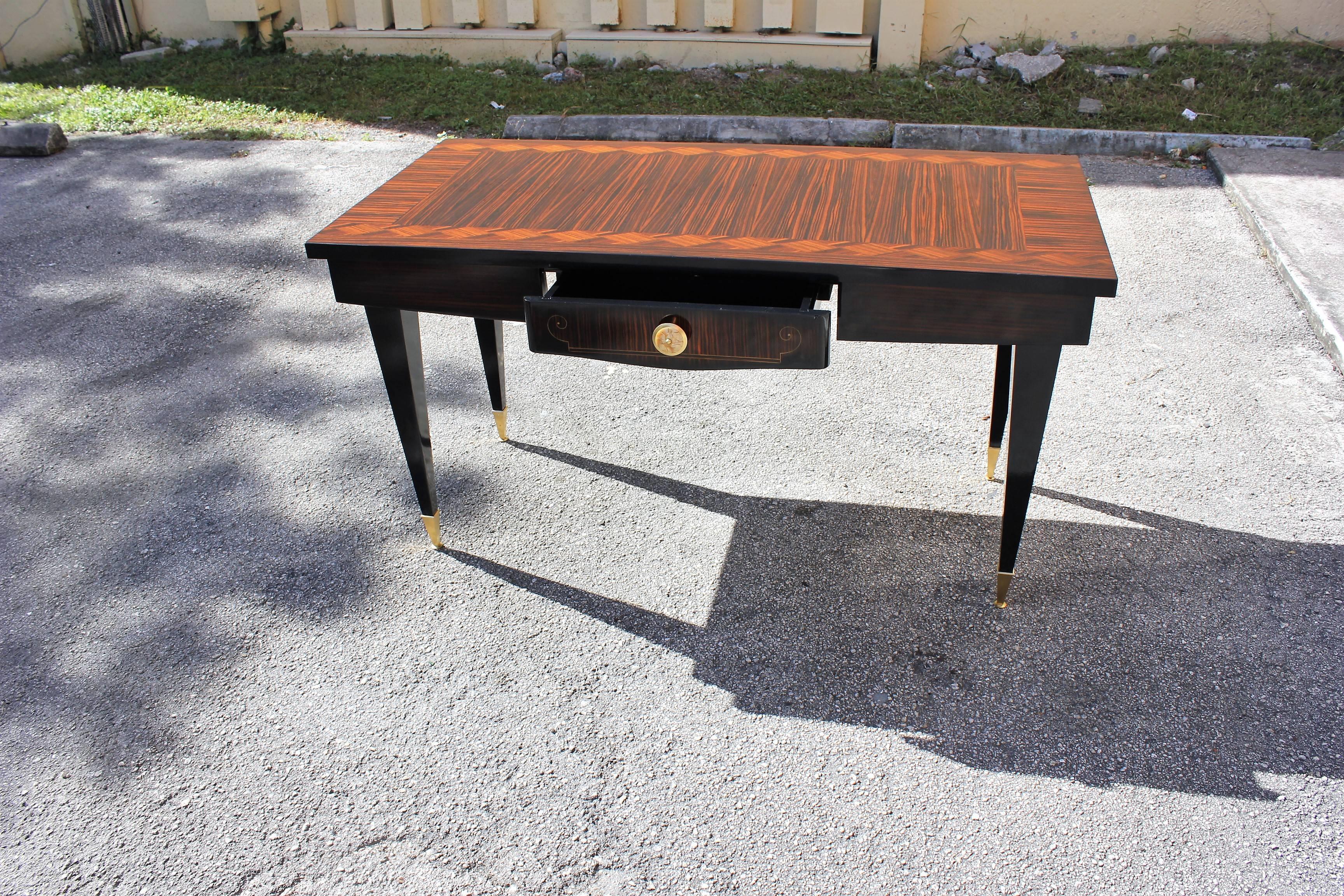 French Art Deco Exotic Macassar Ebony Mother-of-Pearl Writing Desk, circa 1940s In Excellent Condition In Hialeah, FL