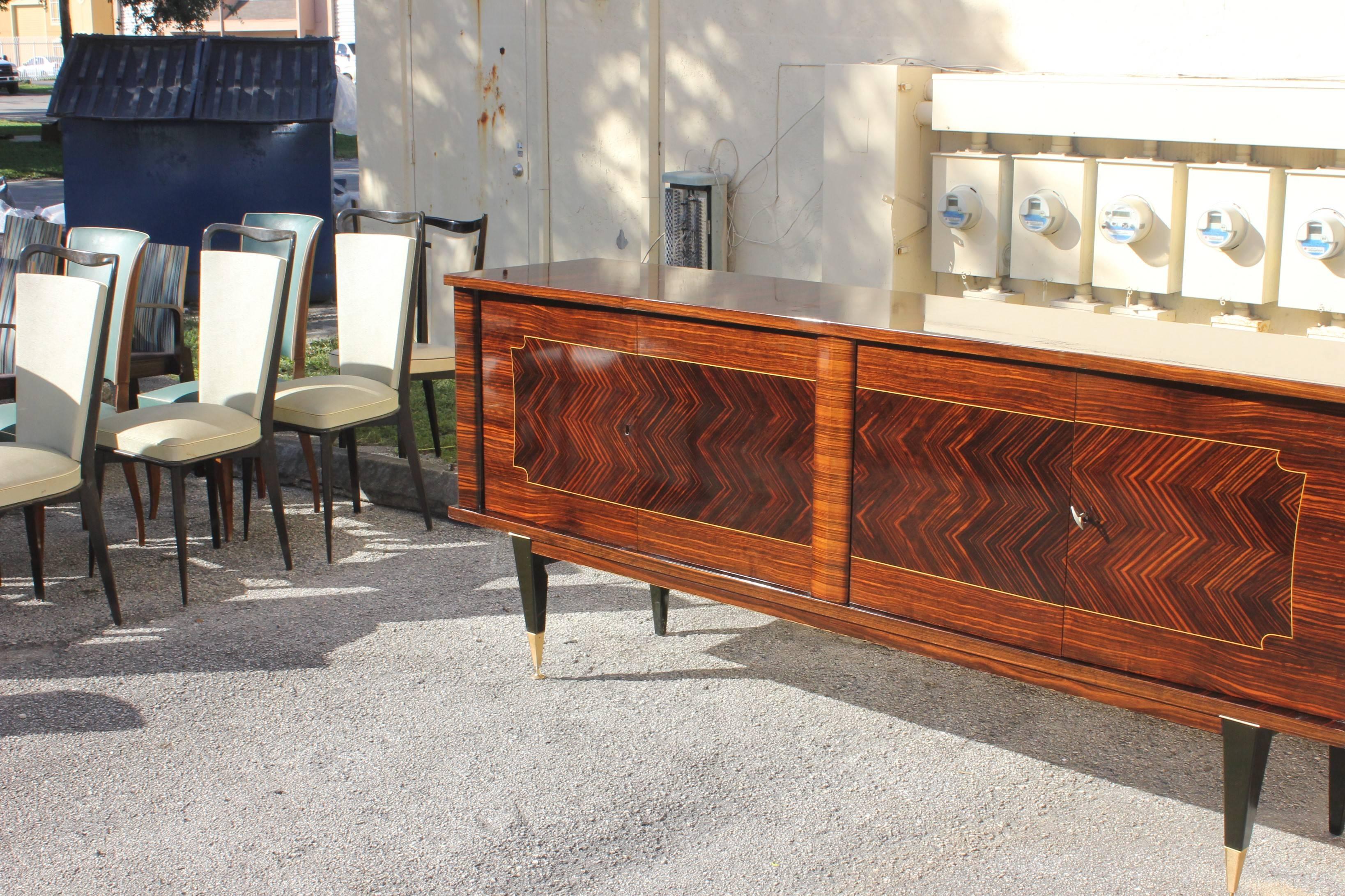 Beautiful French Art Deco Macassar Ebony Sideboard / Buffet / Bar, circa 1940s In Excellent Condition In Hialeah, FL