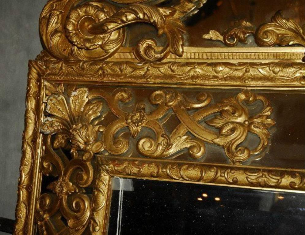 Large 19th Century French Regence Carved Giltwood Cushion Mirror In Good Condition In Miami, FL