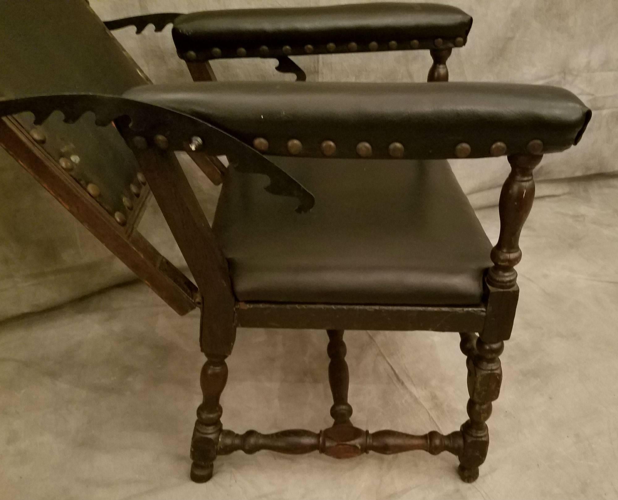 Early Victorian 19th Century English Oak and Leather Reclining Back Chair For Sale