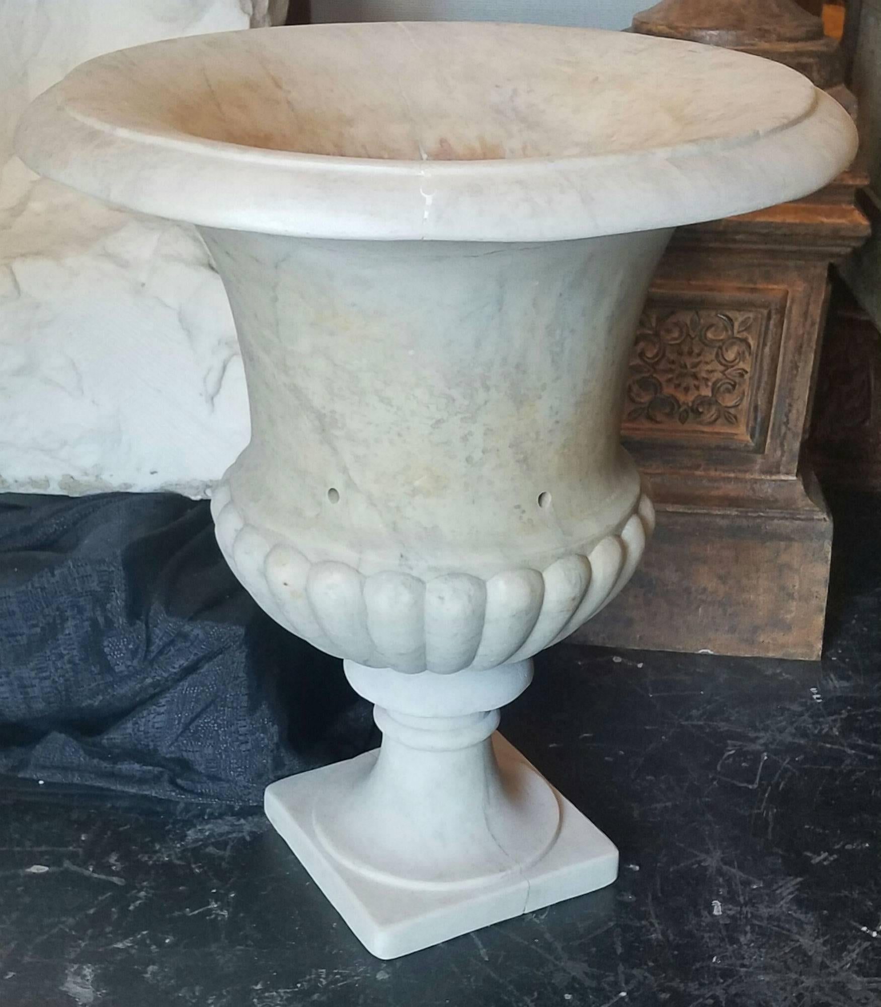 Classical Roman Large Pair of 19th Century Carved Marble Campana Form Garden Urns For Sale