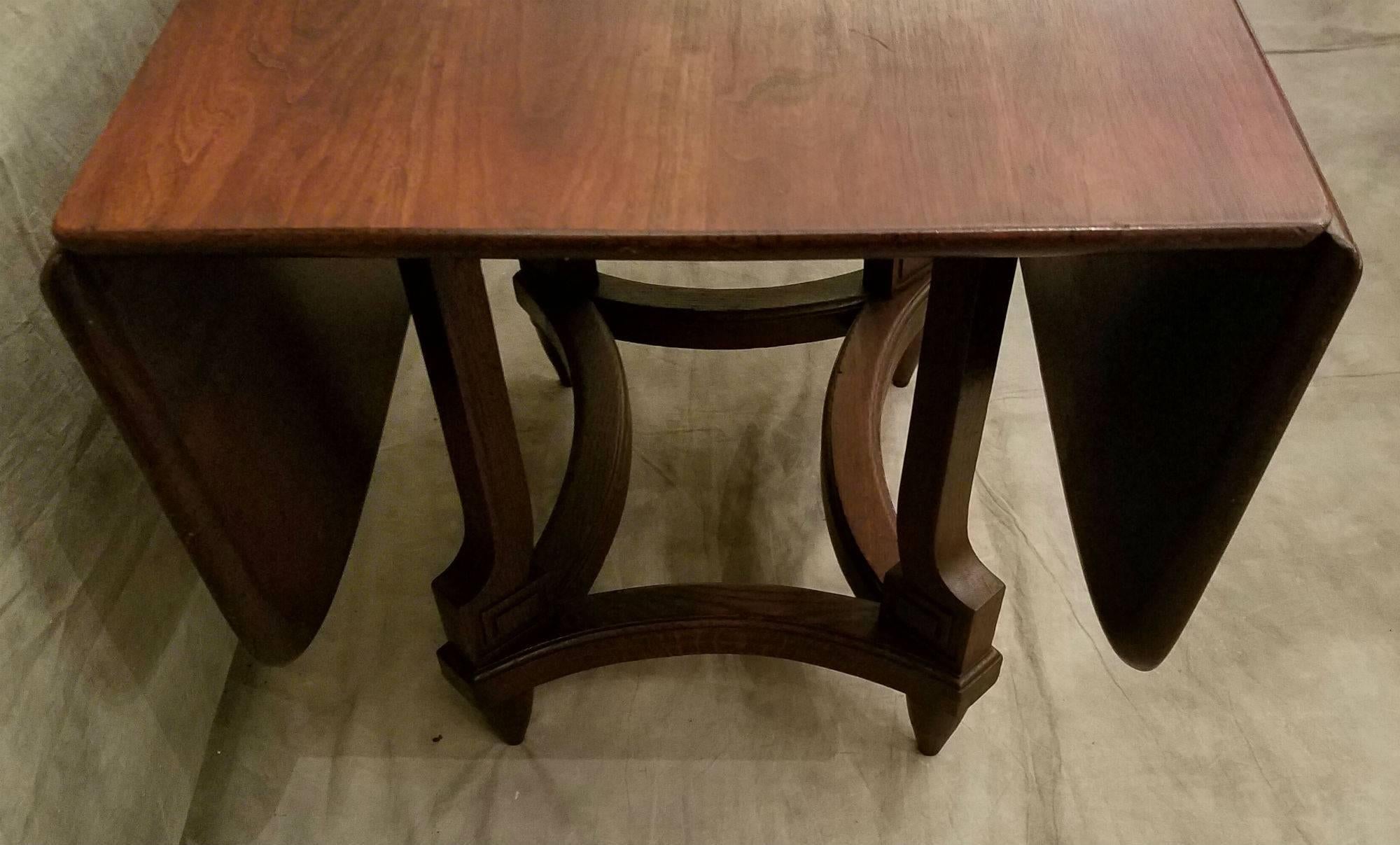 Stickley drop-leaf table, branded: Stickley & Syracuse. Table closed: H: 29