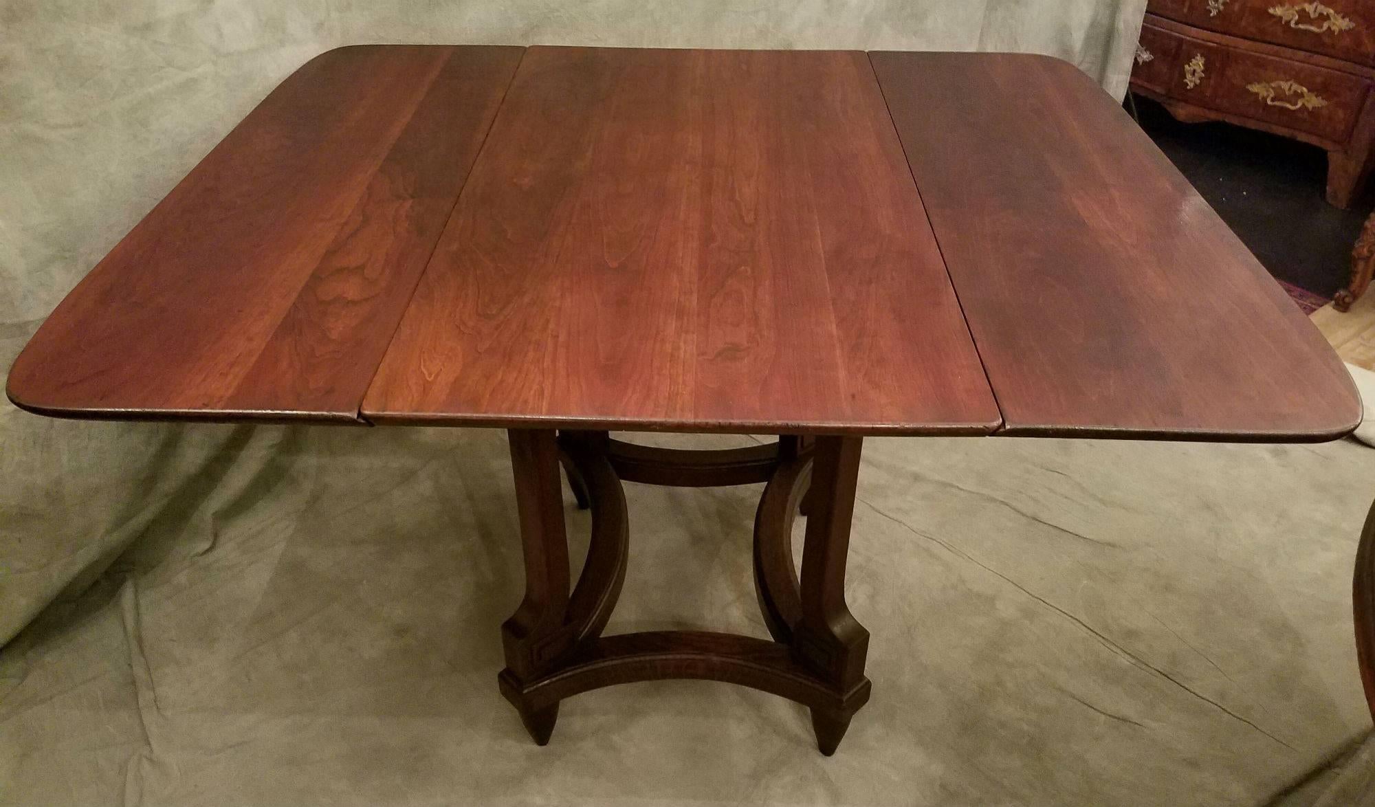 Arts and Crafts Stickley Drop-Leaf Table