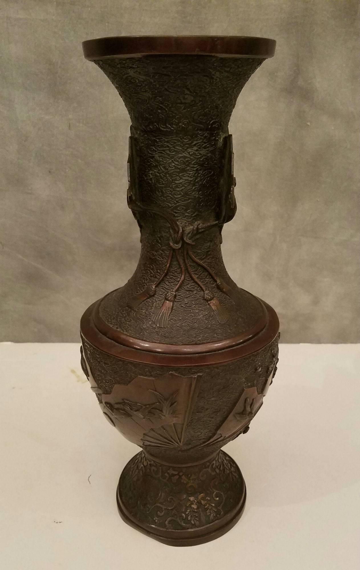 Large Japanese Meiji Period Bronze Vase In Good Condition For Sale In Miami, FL