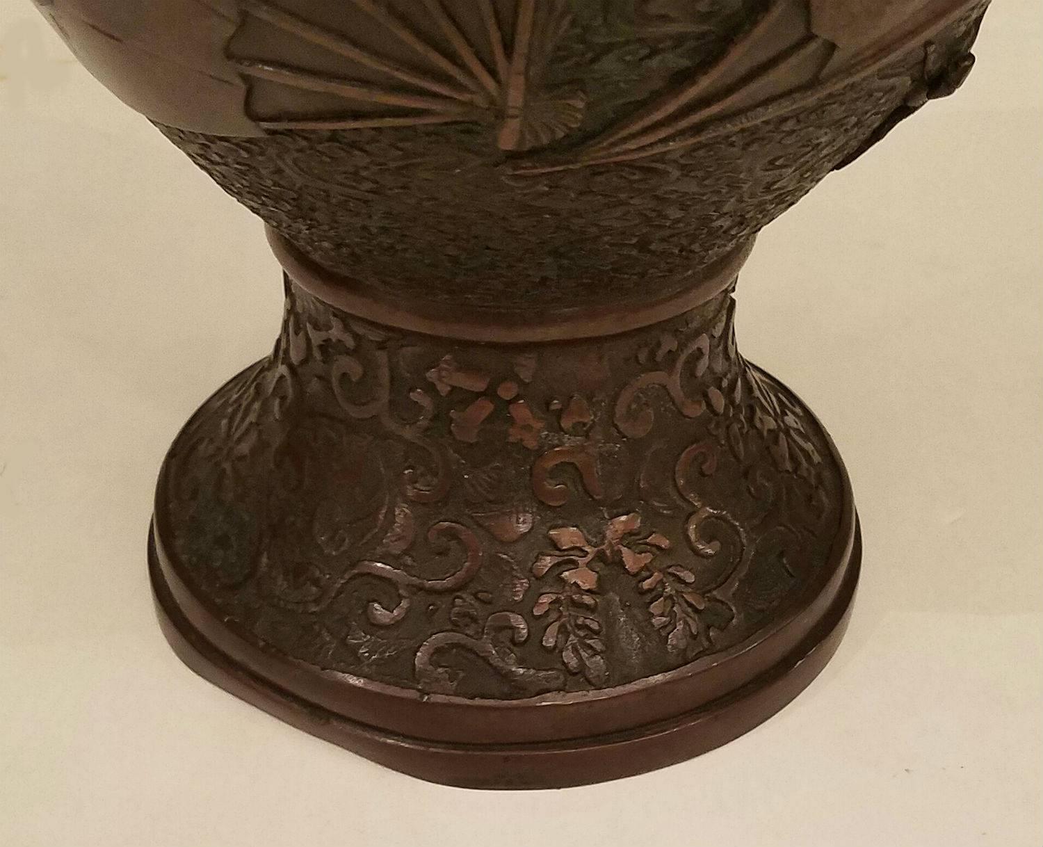 Large Japanese Meiji Period Bronze Vase For Sale 3