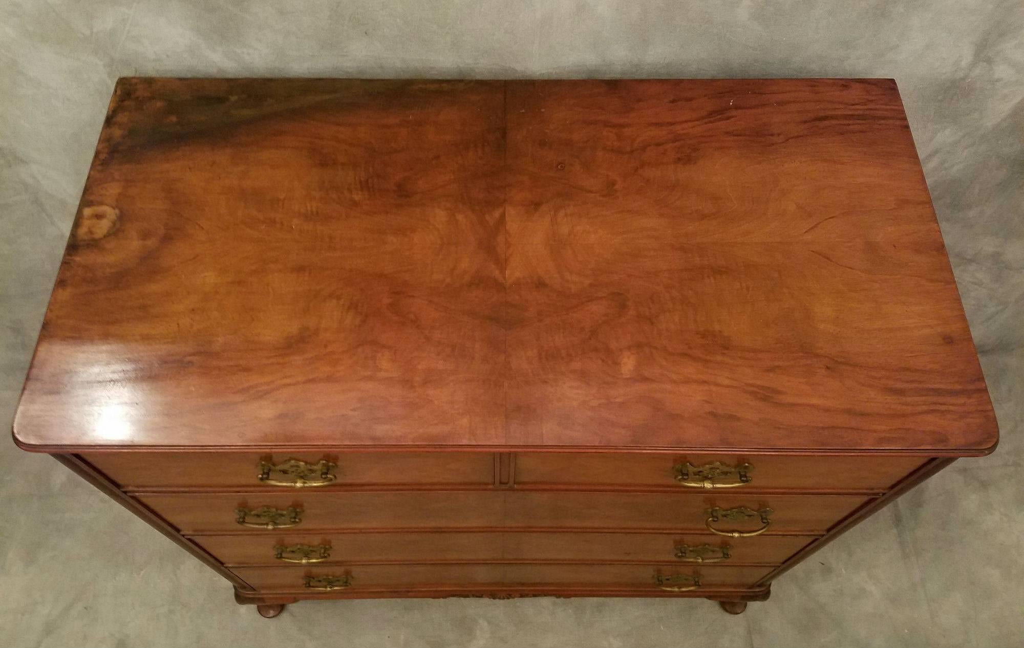 Antique Queen Anne Mahogany Five-Drawer Chest In Good Condition For Sale In Miami, FL