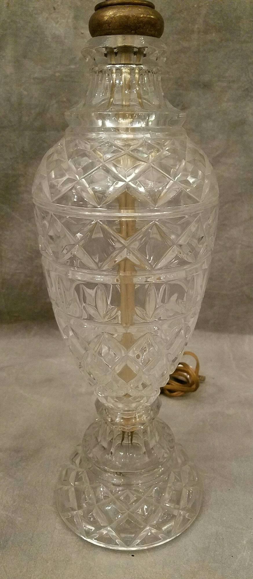 Crystal table lamp.

Measures: Height to top of socket 21
