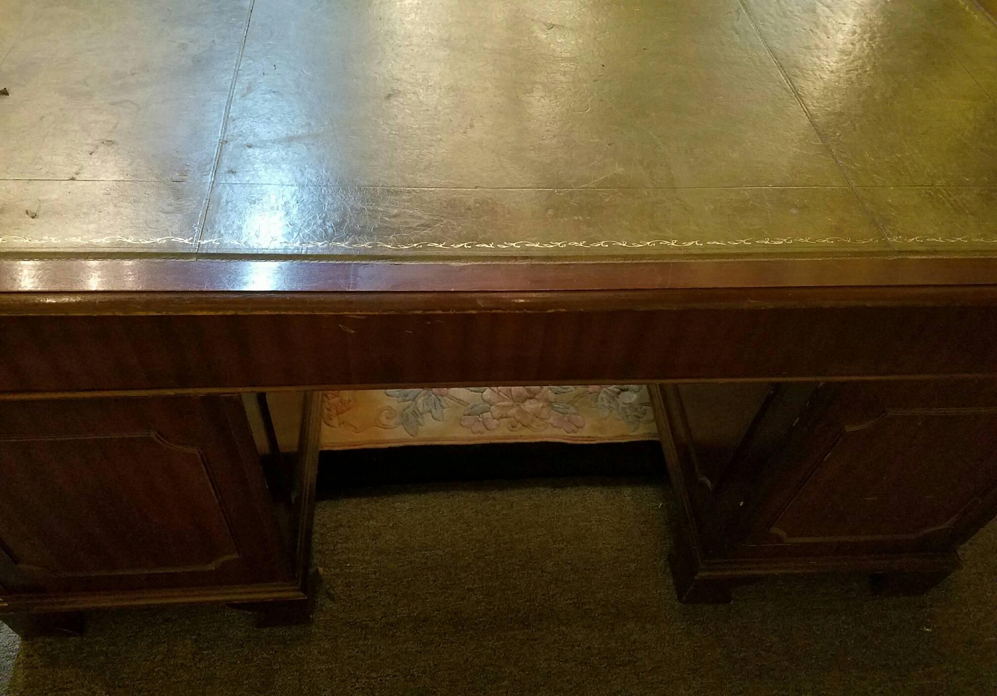 English George III Mahogany Double Pedestal Desk For Sale