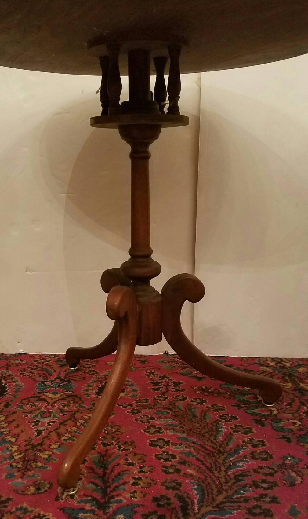 Unknown Pair of Mahogany and Walnut Revolving Top Tables For Sale