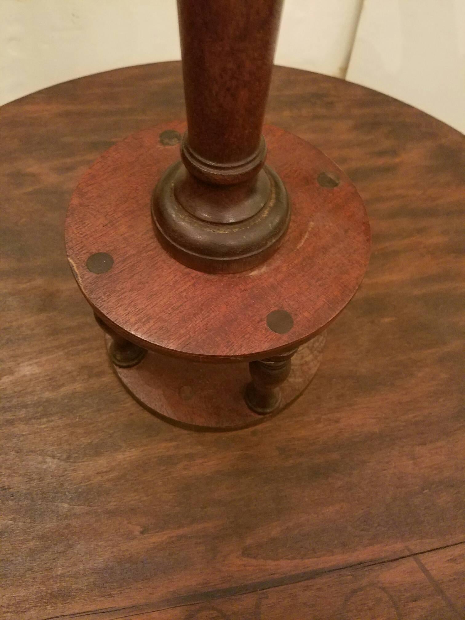 Pair of Mahogany and Walnut Revolving Top Tables In Good Condition For Sale In Miami, FL