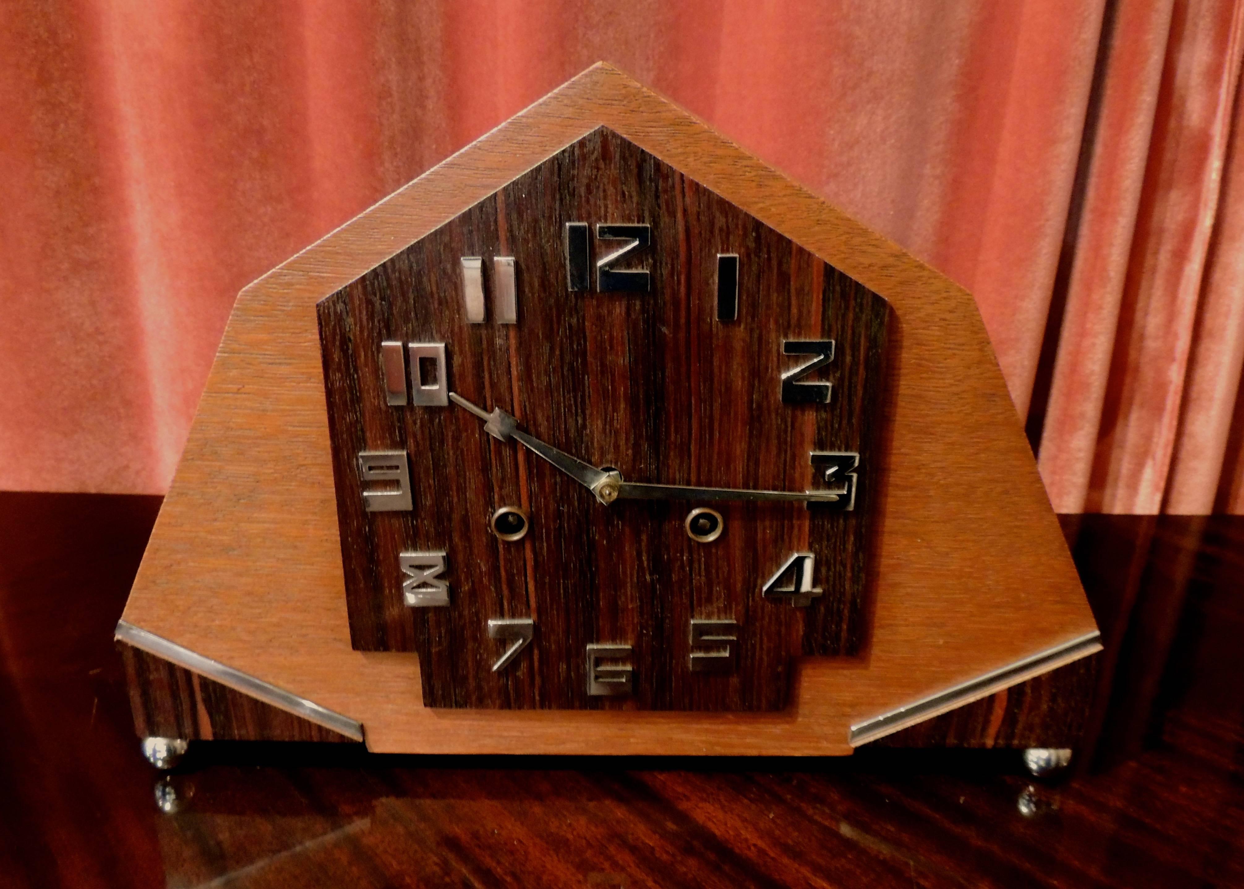Amsterdam School of Art Deco Uhr (Art déco) im Angebot