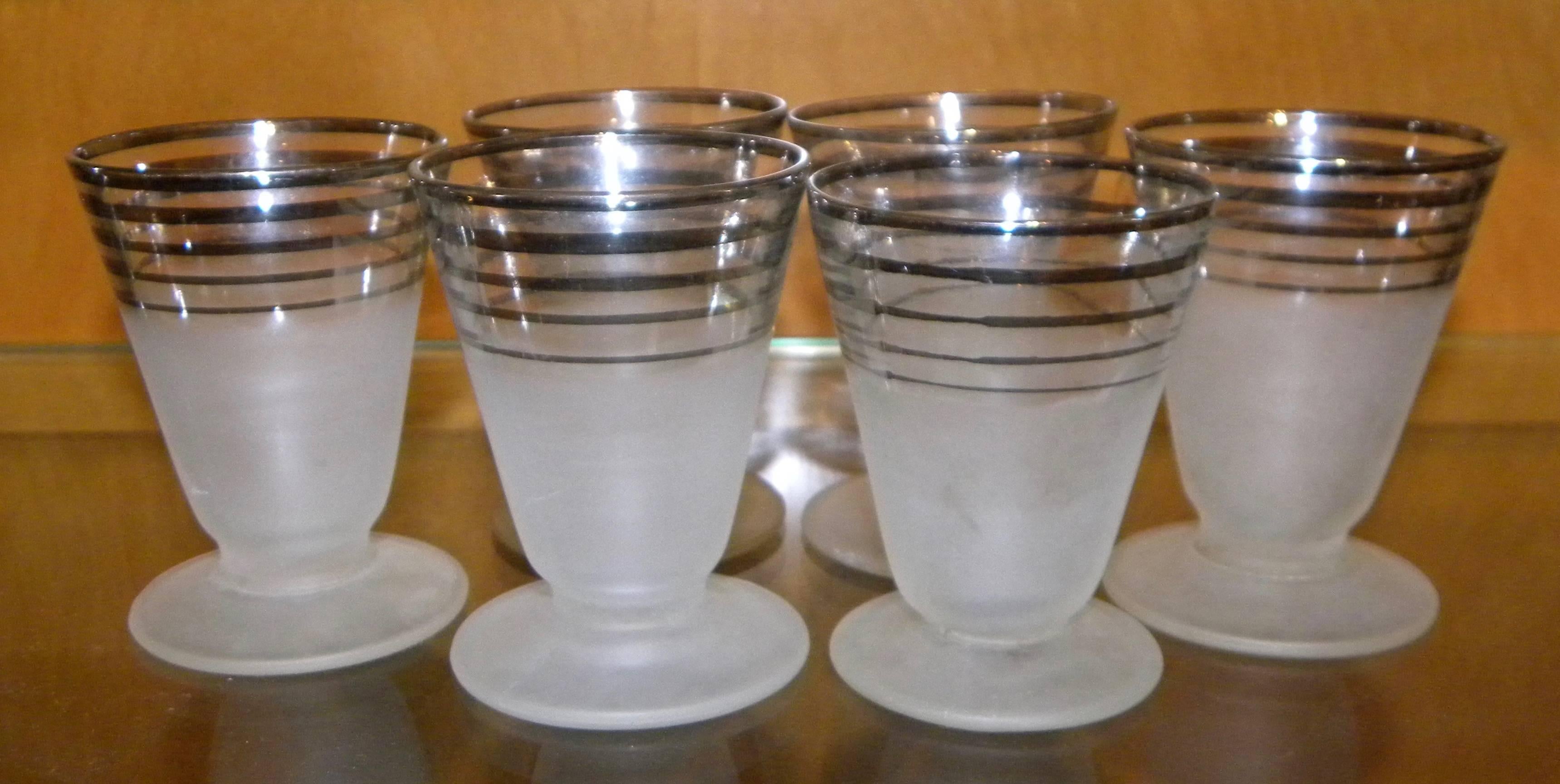Art Deco Cocktail Shaker and Matching Glasses In Excellent Condition In Oakland, CA