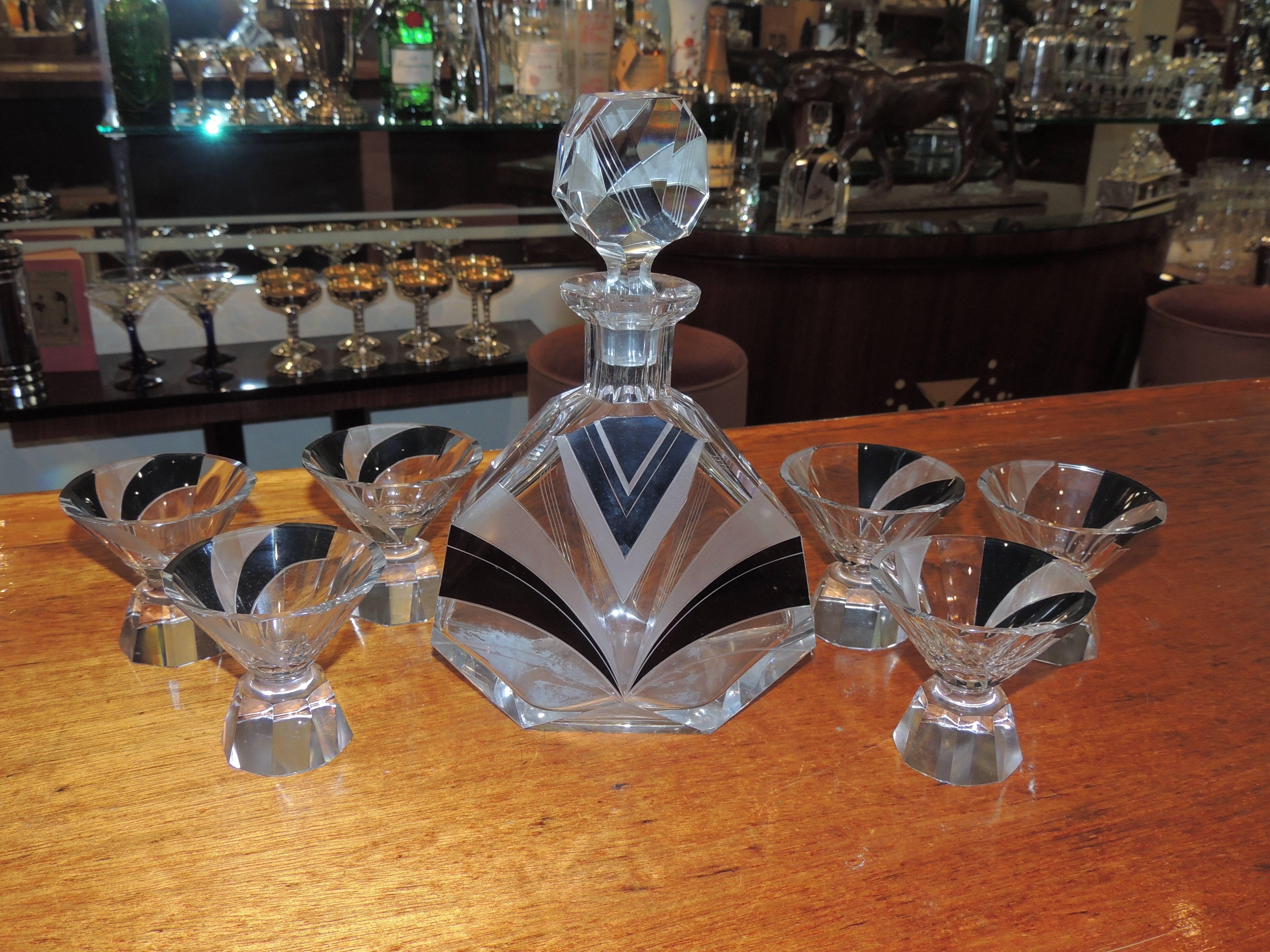 High Deco Glass Decanter Chevron Palda Design In Excellent Condition In Oakland, CA