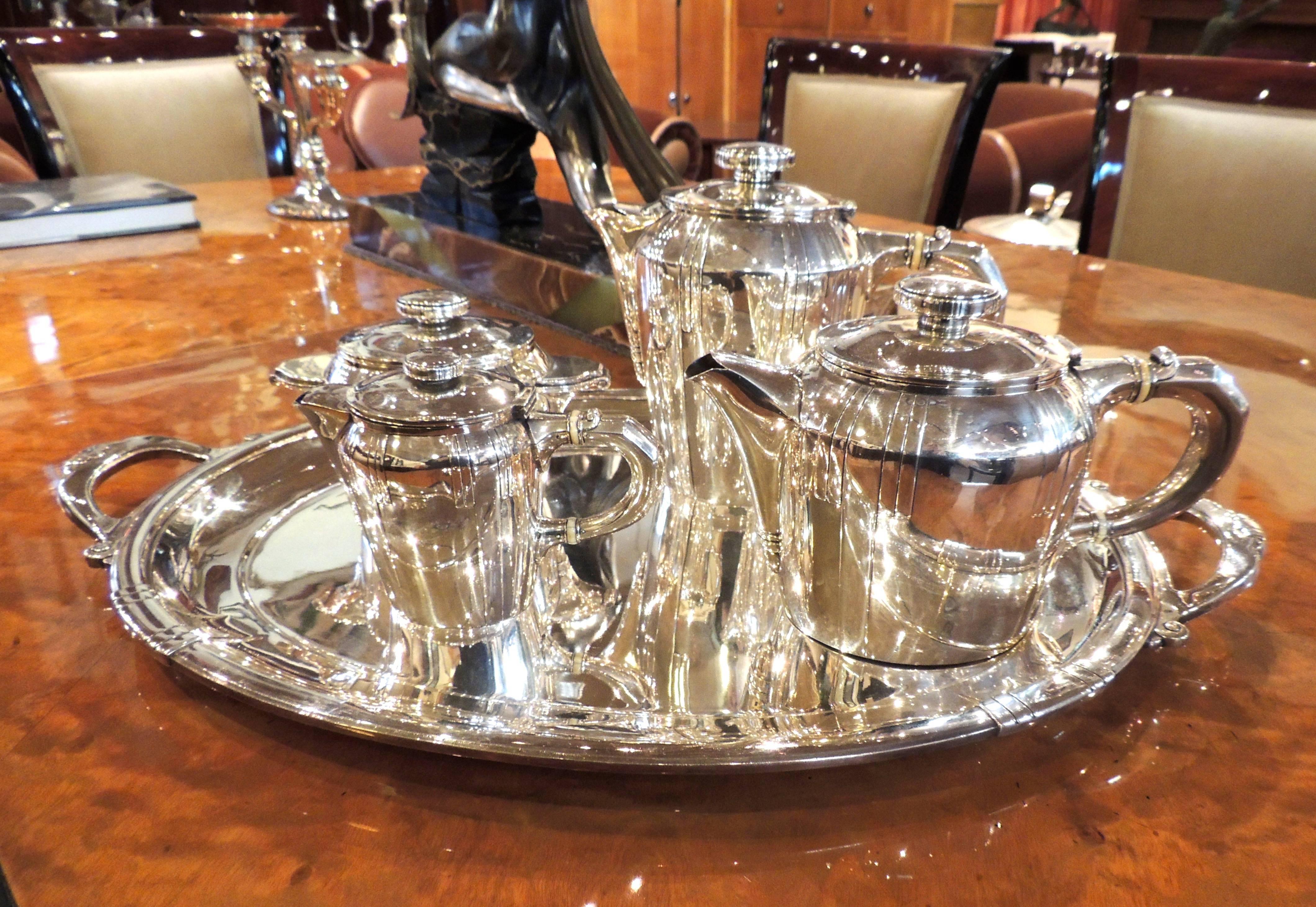 French Art Deco Silver Tea and Coffee Set In Excellent Condition In Oakland, CA