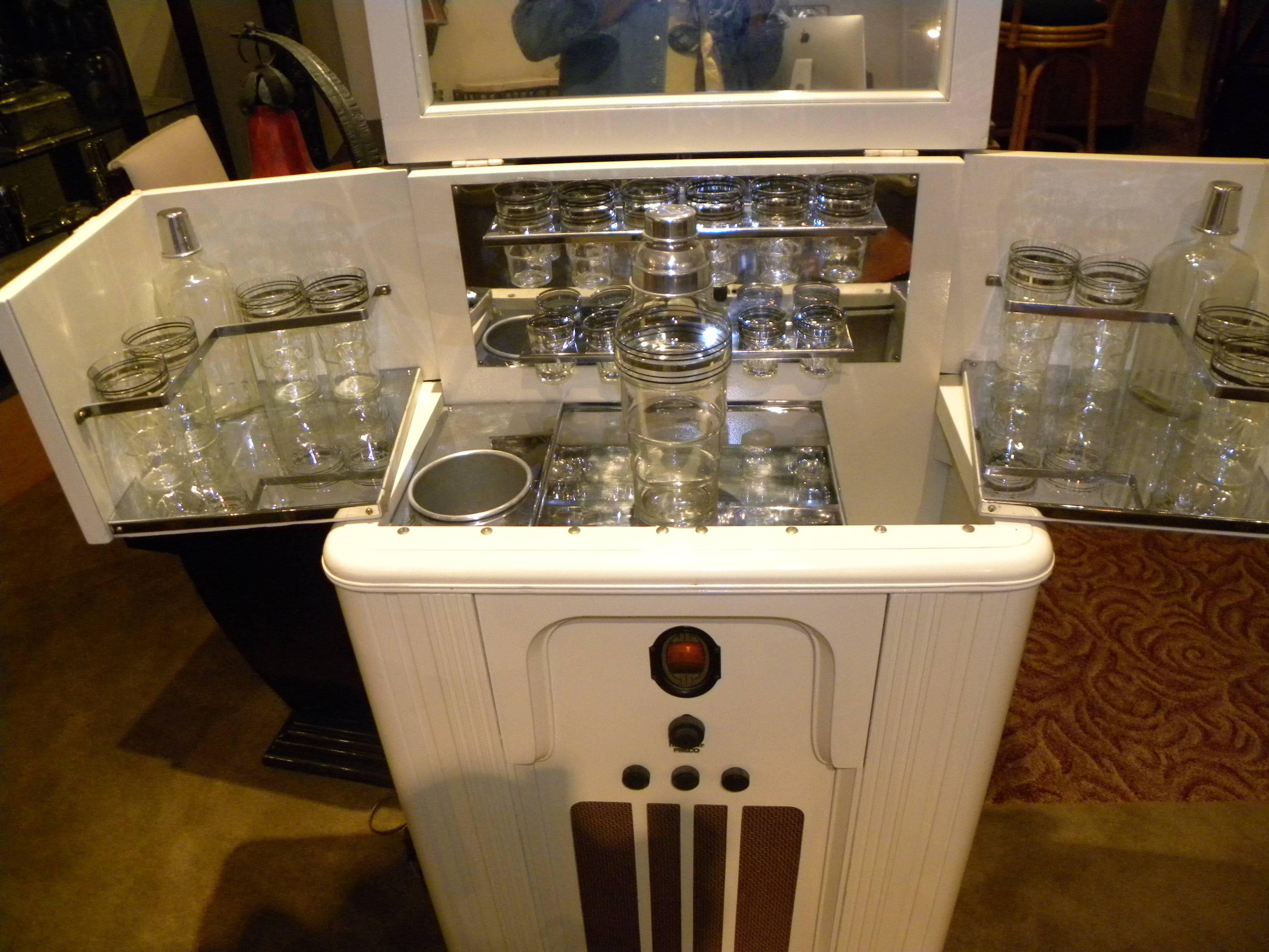 1936 philco radio bar