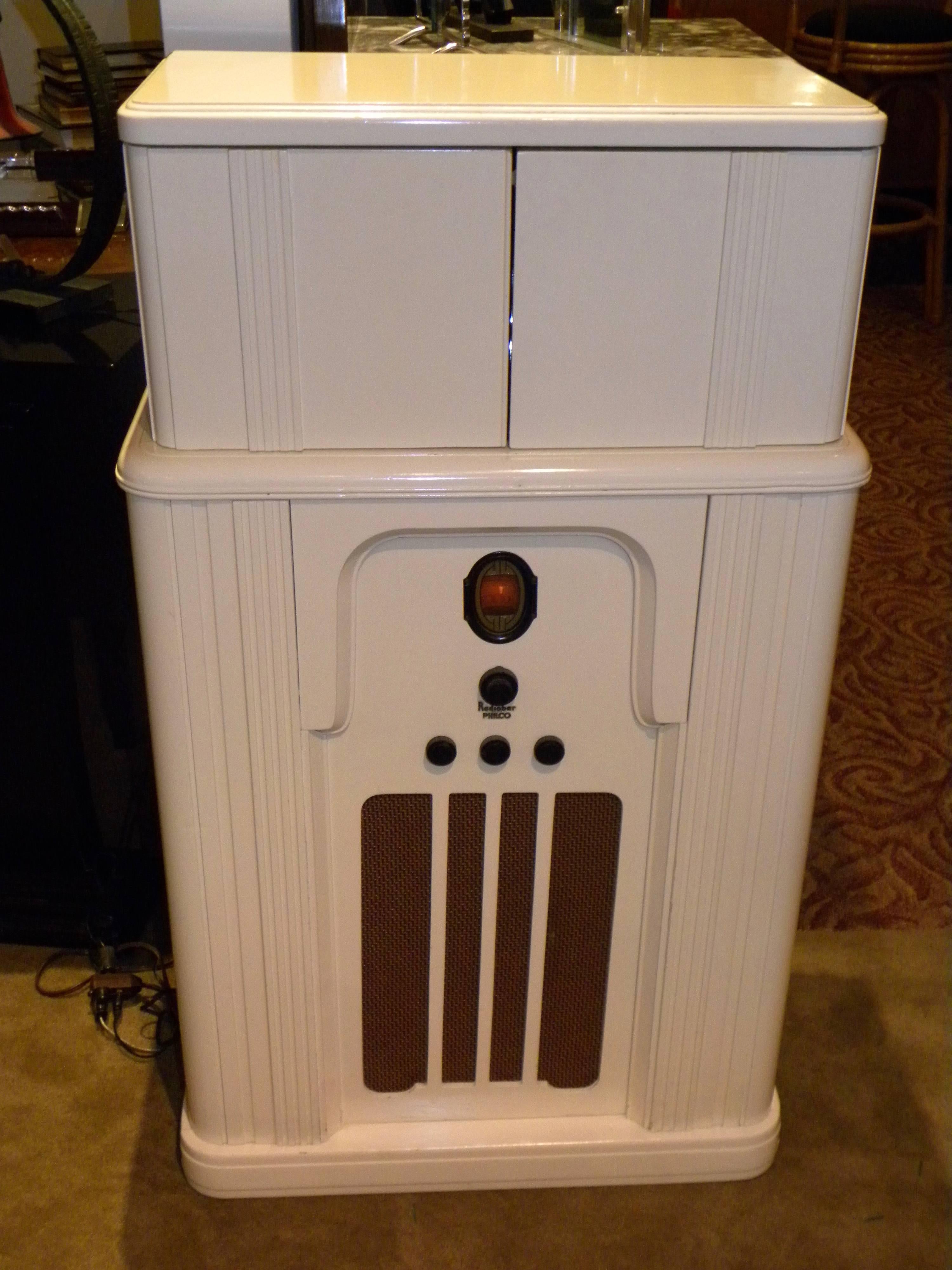 Mid-20th Century Philco Art Deco Complete Radio Bar