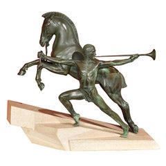 Cavalier équestre Art Déco avec cheval sur socle à gradins par Charles