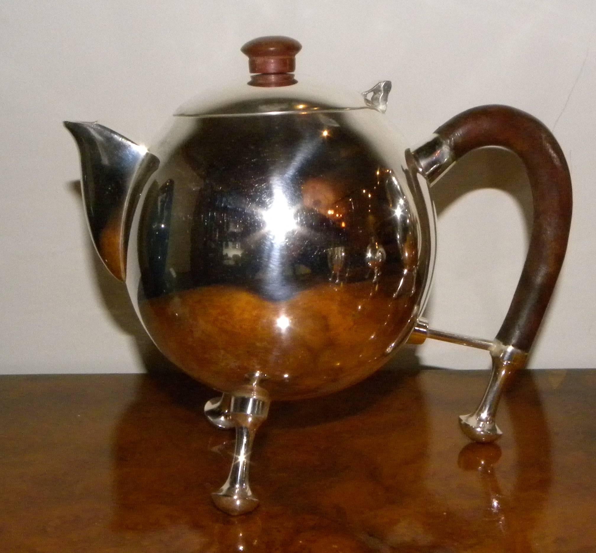 Silver Art Deco Midcentury Tea and Coffee Service Set In Excellent Condition In Oakland, CA