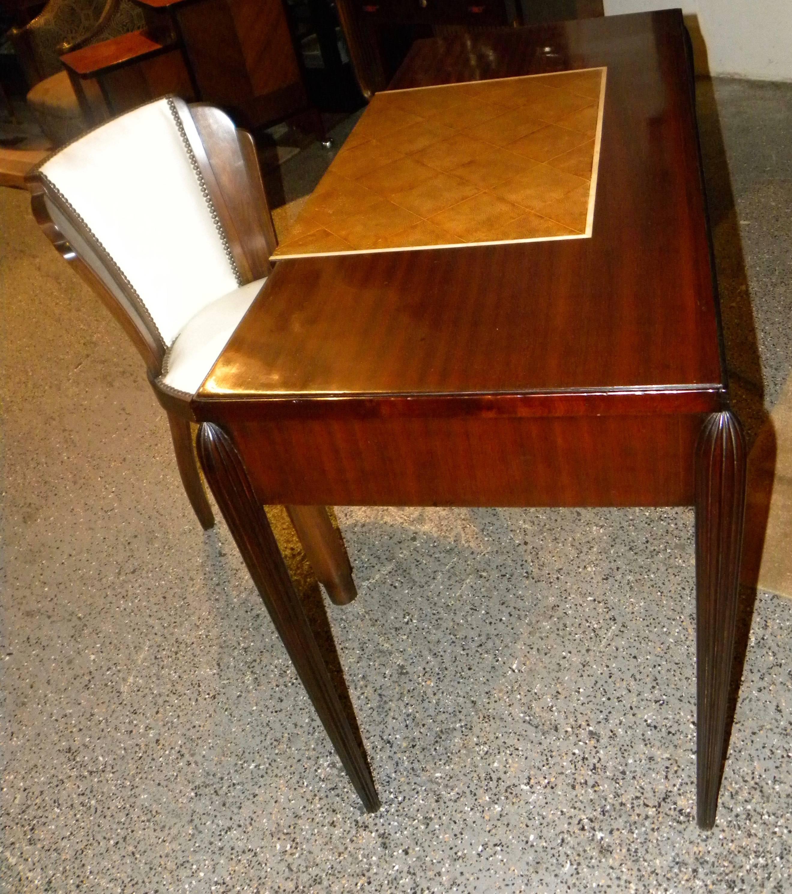 This lovely original petite desk has many of the essential French elements you would expect from that most important period of 1925. Perfect shagreen top inlaid in a criss-cross pattern outlined in an ivoroid bone material. There are three drawers