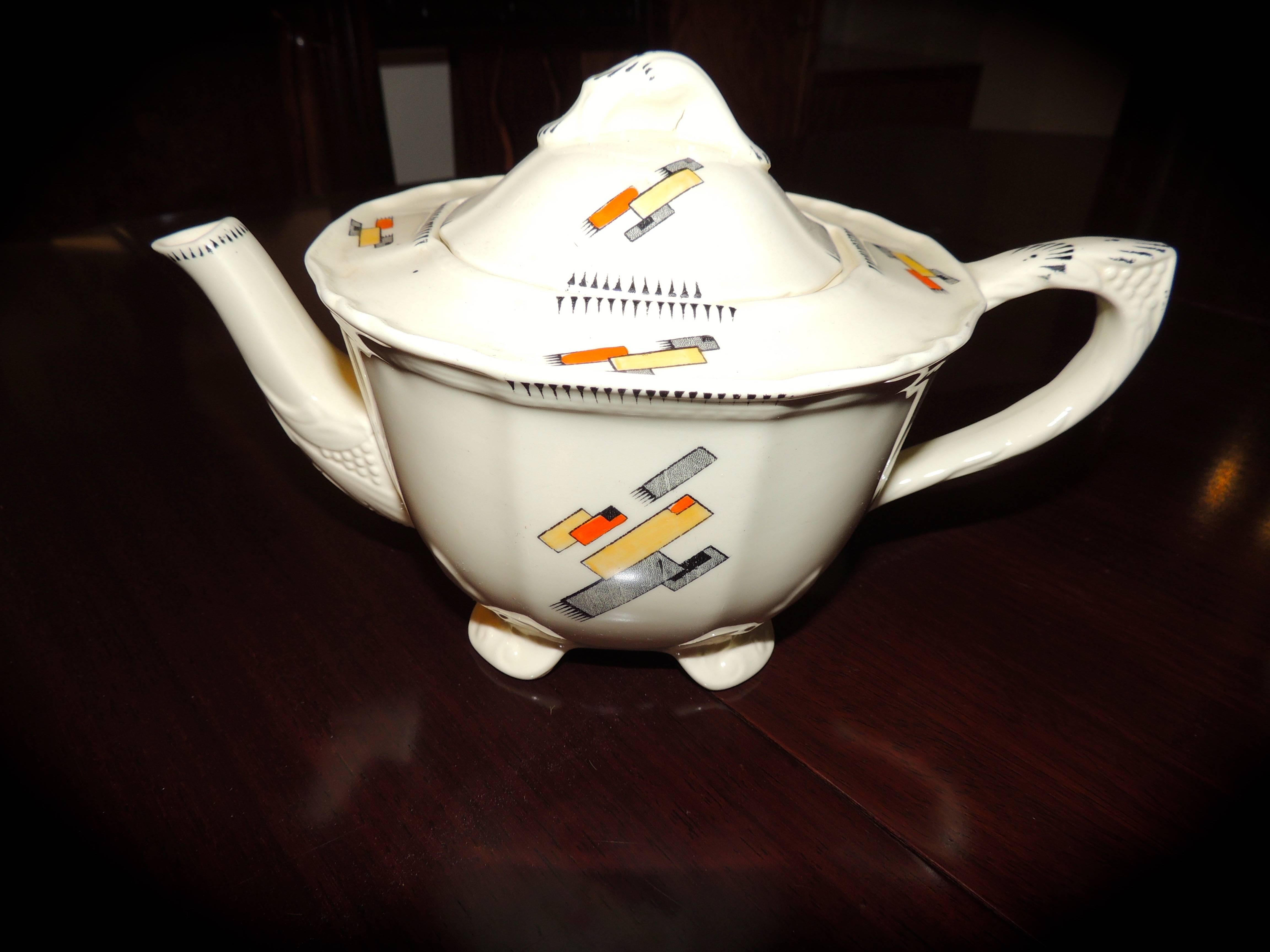 Art Deco English Tea Set Service for Eight by Alfred Meakin In Excellent Condition In Oakland, CA