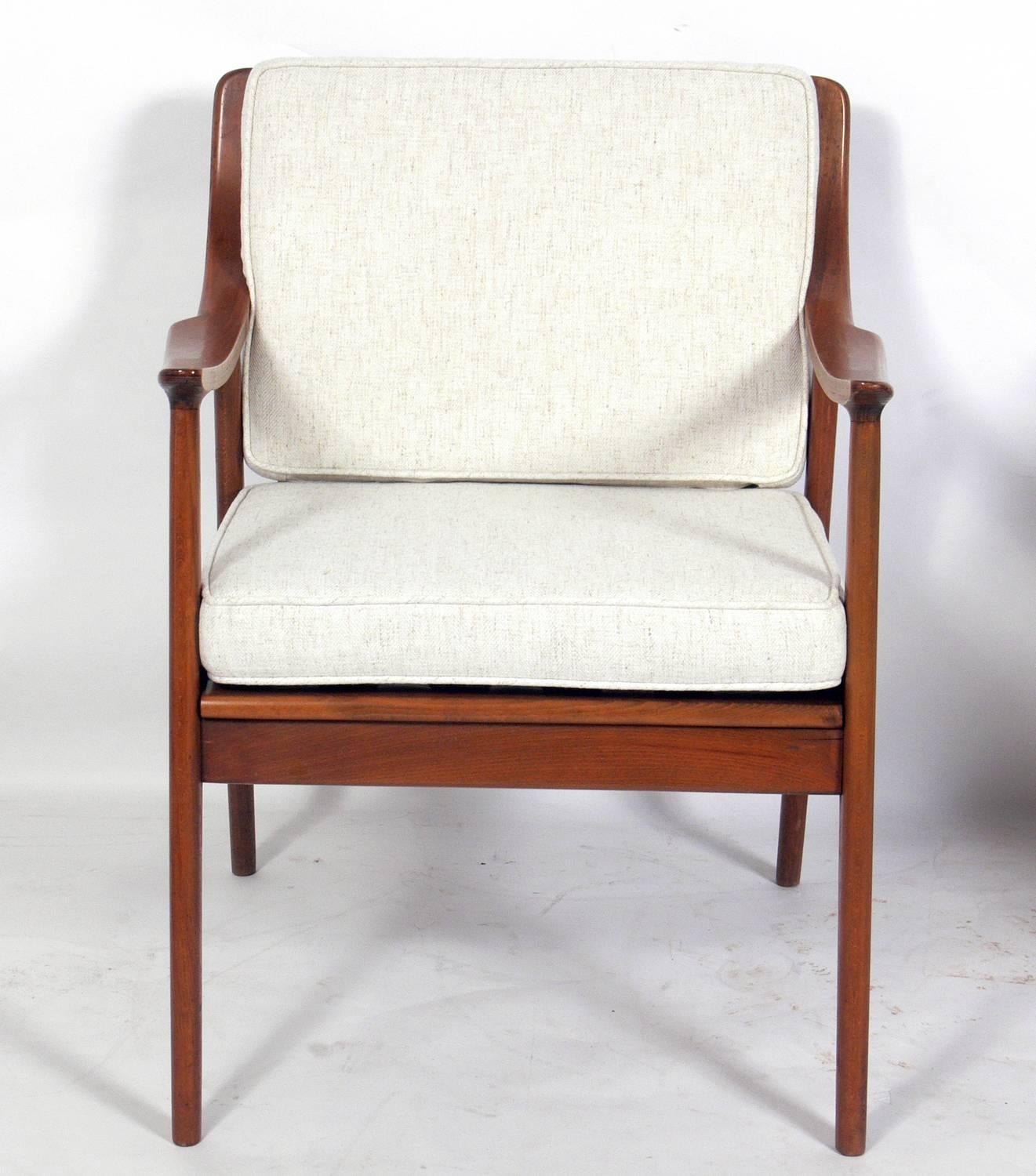 Pair of Danish Modern Lounge Chairs Attributed to Hvidt & Molgaard Nielsen In Good Condition In Atlanta, GA