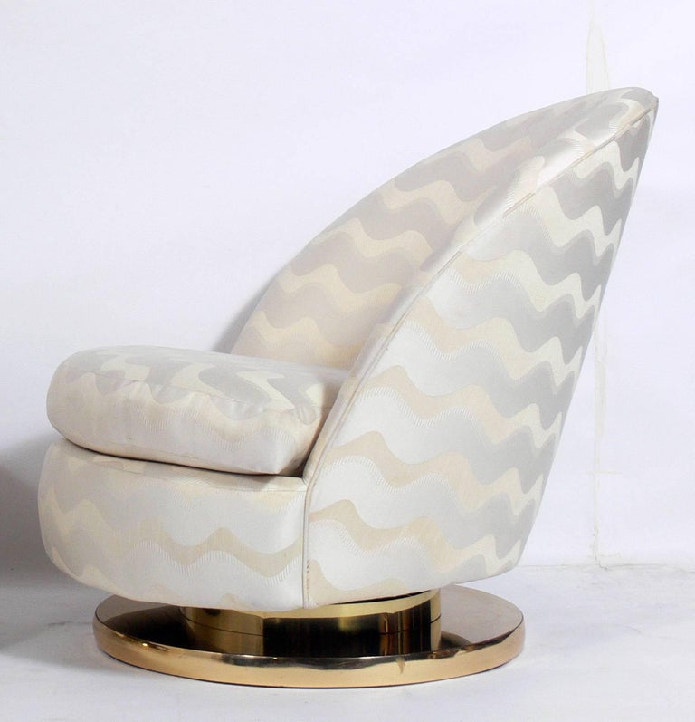 Mid-Century Modern Pair of Swivel Chairs by Milo Baughman
