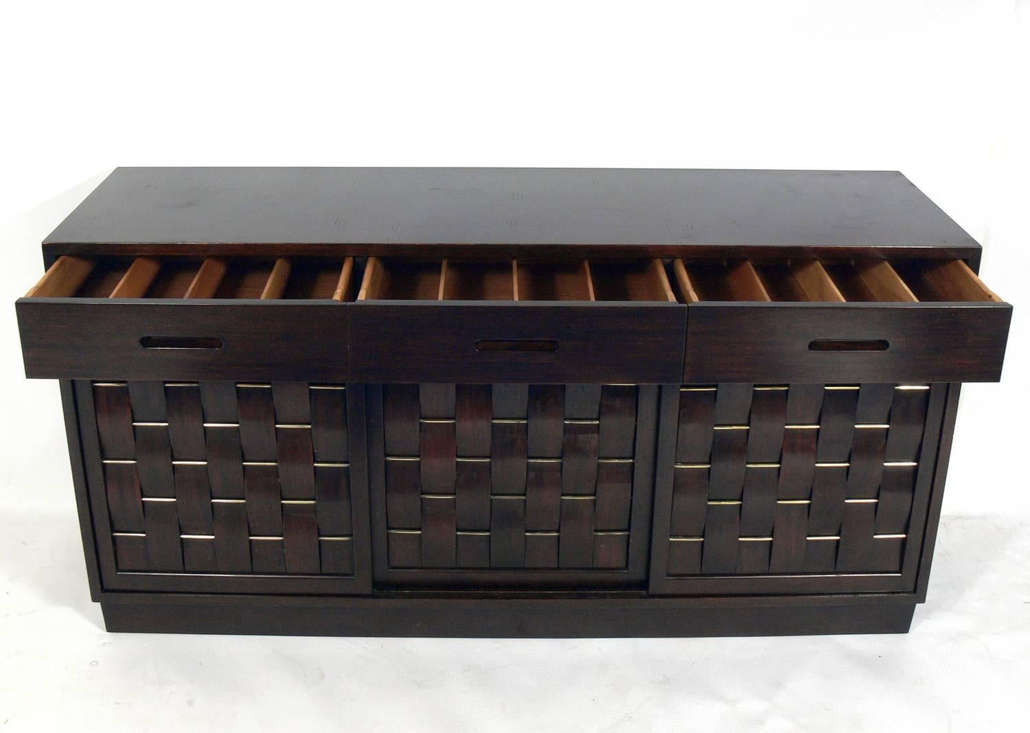Mid-20th Century Elegant Woven Front Credenza by Edward Wormley for Dunbar