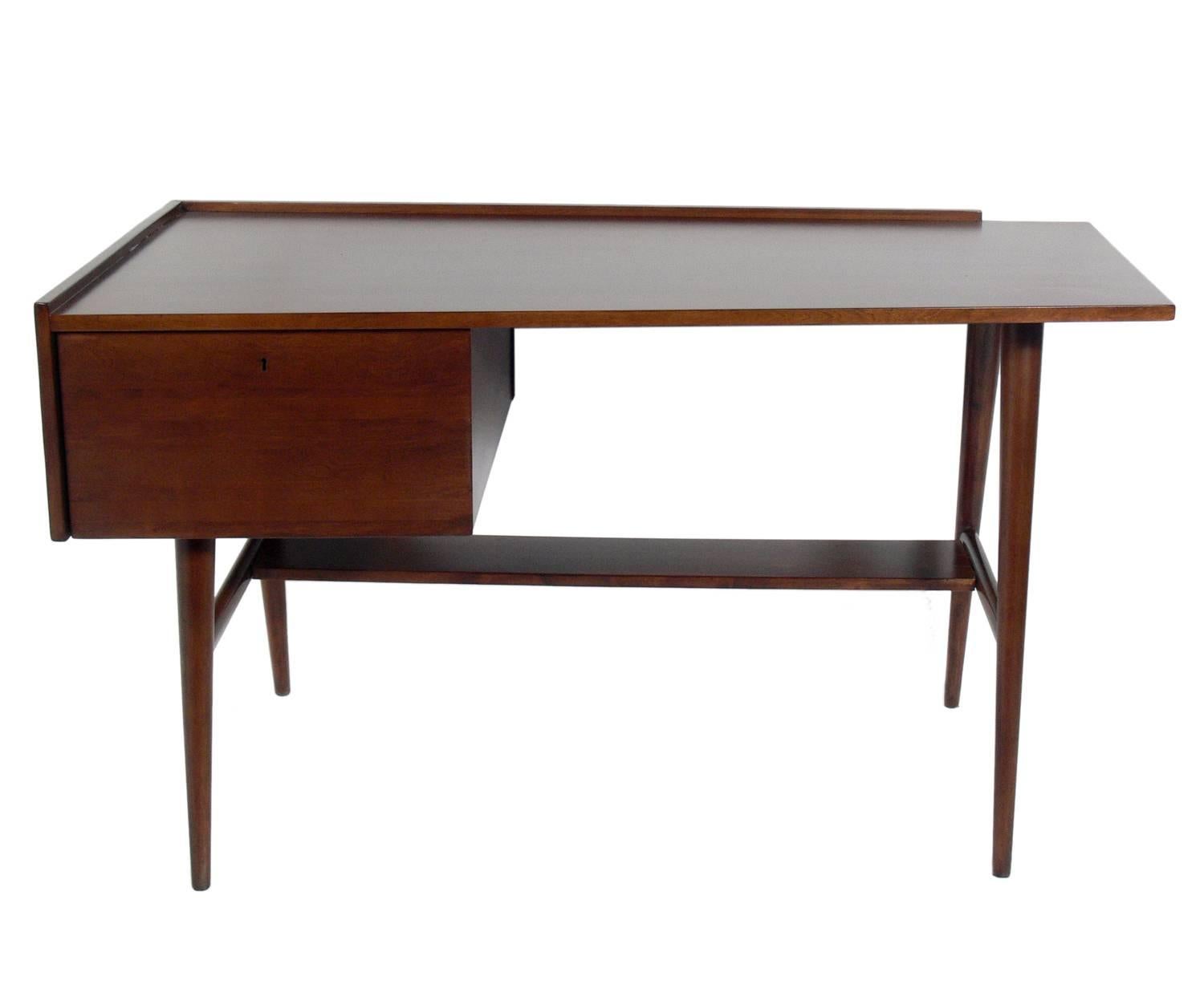 Midcentury desk and chair, designed by Edmund Spence, Sweden, circa 1960s. The desk has a clean lined Danish modern look, and contrasts nicely with the chair which has a very curvaceous design and looks great from any angle. The desk chair measures